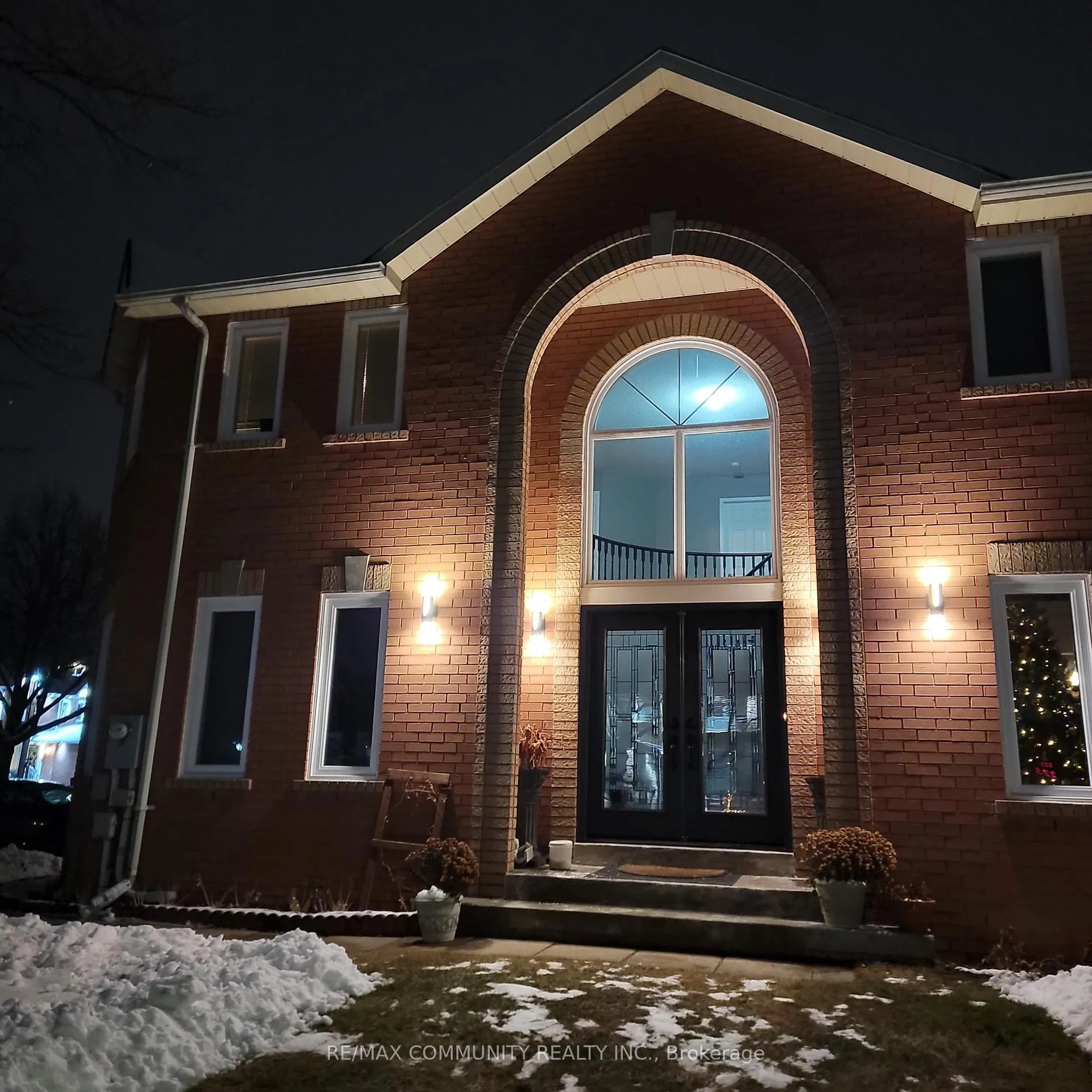 Photo 2 of 236 Mossbrook Square, Pickering, Highbush — HOMEH