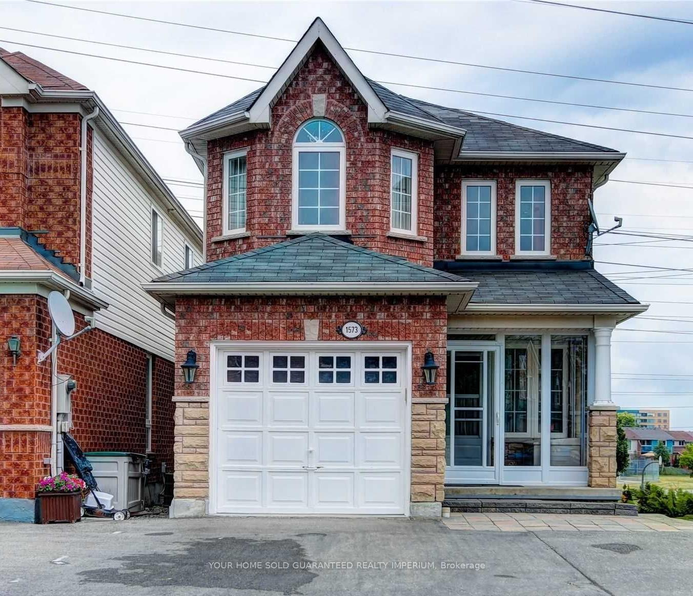 Photo 1 of 1573 Avonmore Square W, Pickering, Town Centre — HOMEH