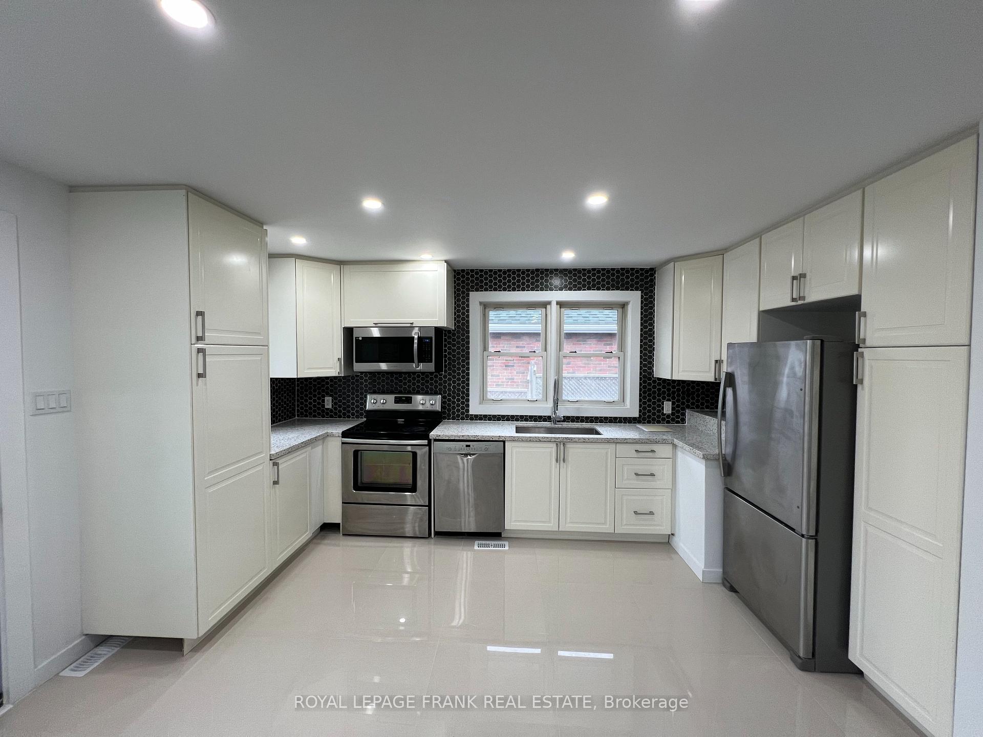 Photo 2 of Unit Upper, 526 Eulalie Avenue, Oshawa, Central — HOMEH