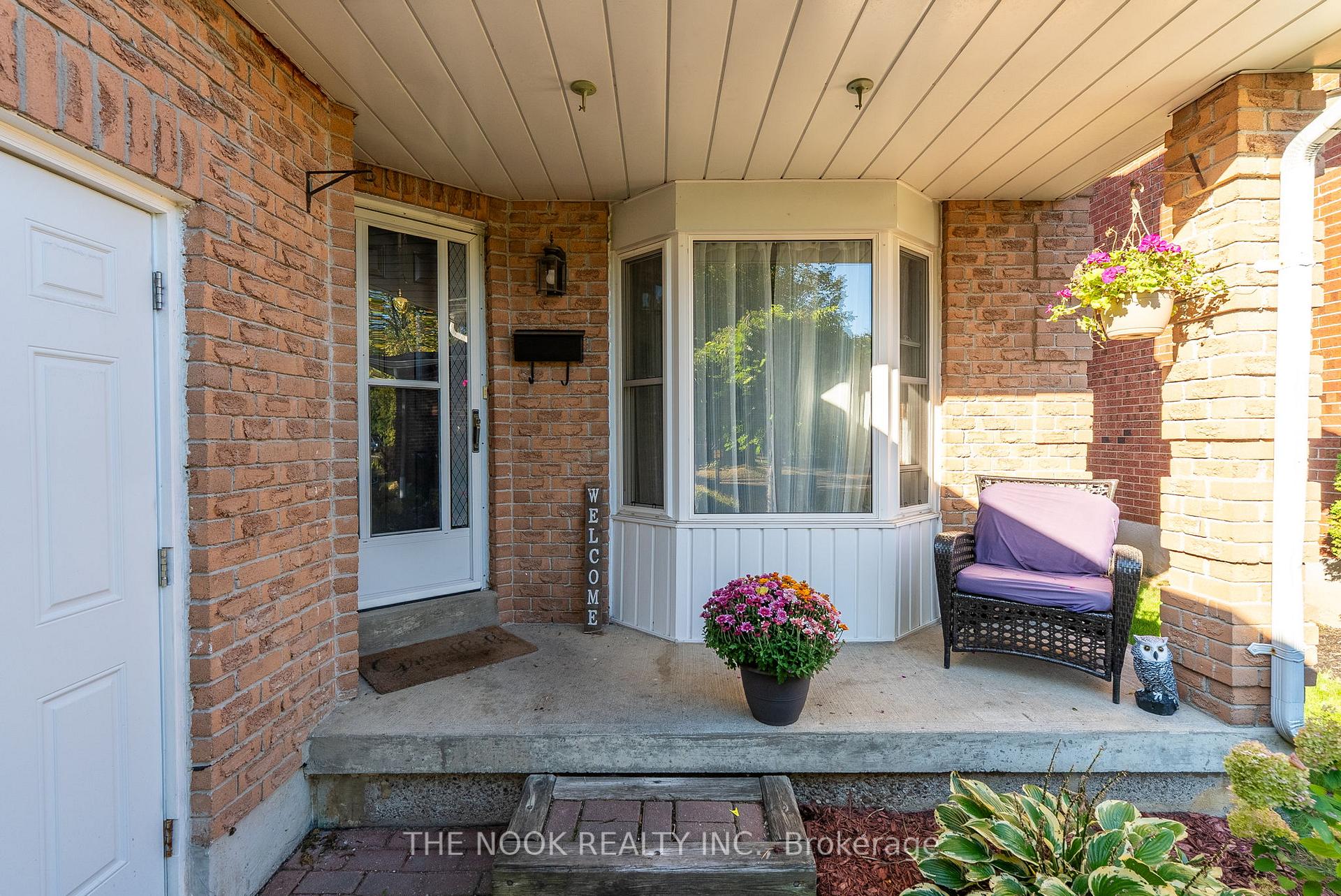Photo 3 of 1090 Benton Crescent, Pickering, Liverpool — HOMEH