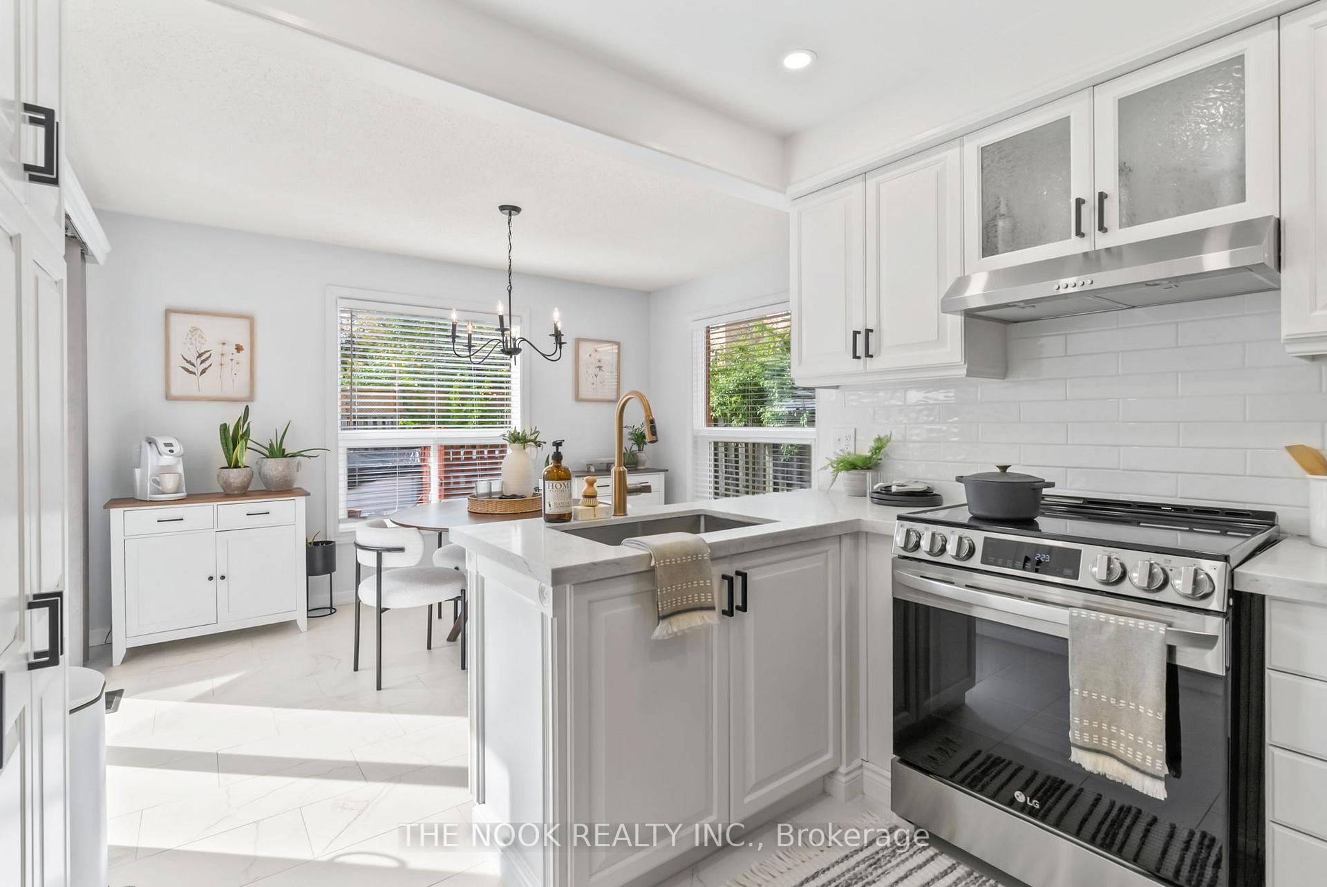 Photo 13 of 1090 Benton Crescent, Pickering, Liverpool — HOMEH