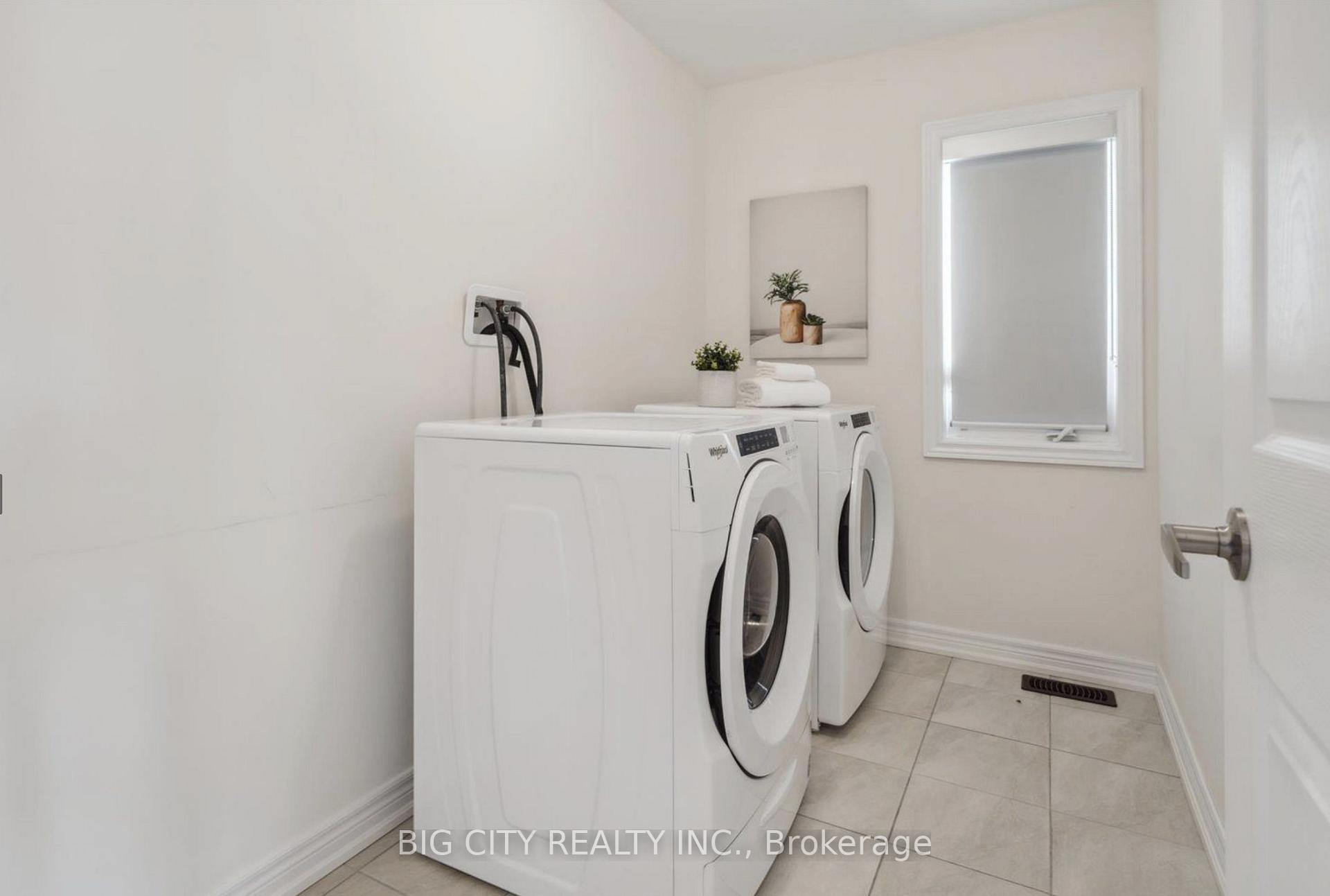 Photo 5 of 1192 Enchanted Crescent, Pickering, Rural Pickering — HOMEH