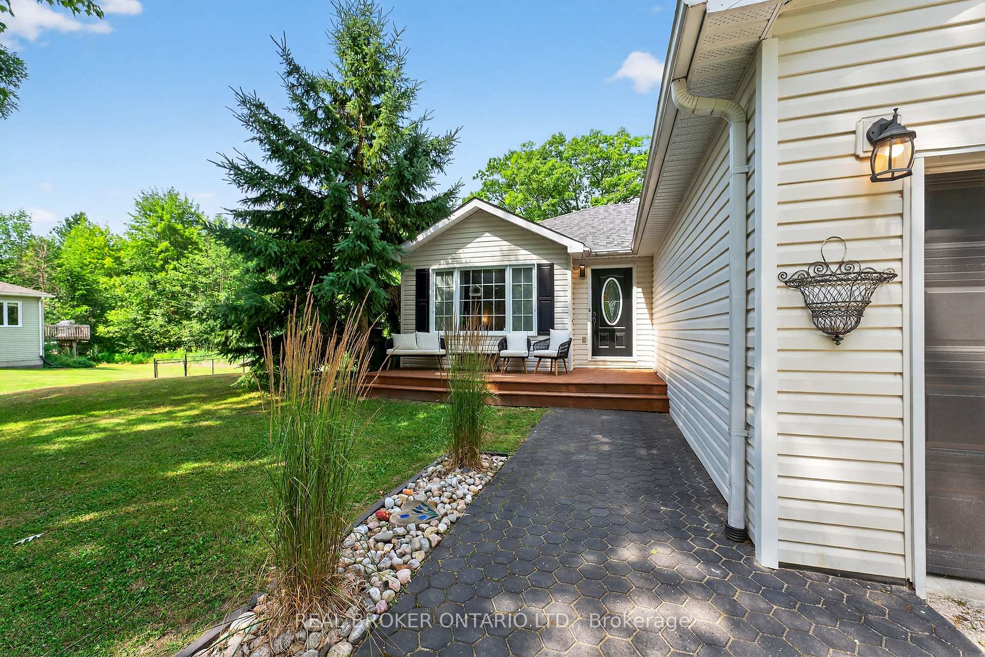 Photo 2 of 7935 Park Lane Crescent, Ramara, Rural Ramara — HOMEH