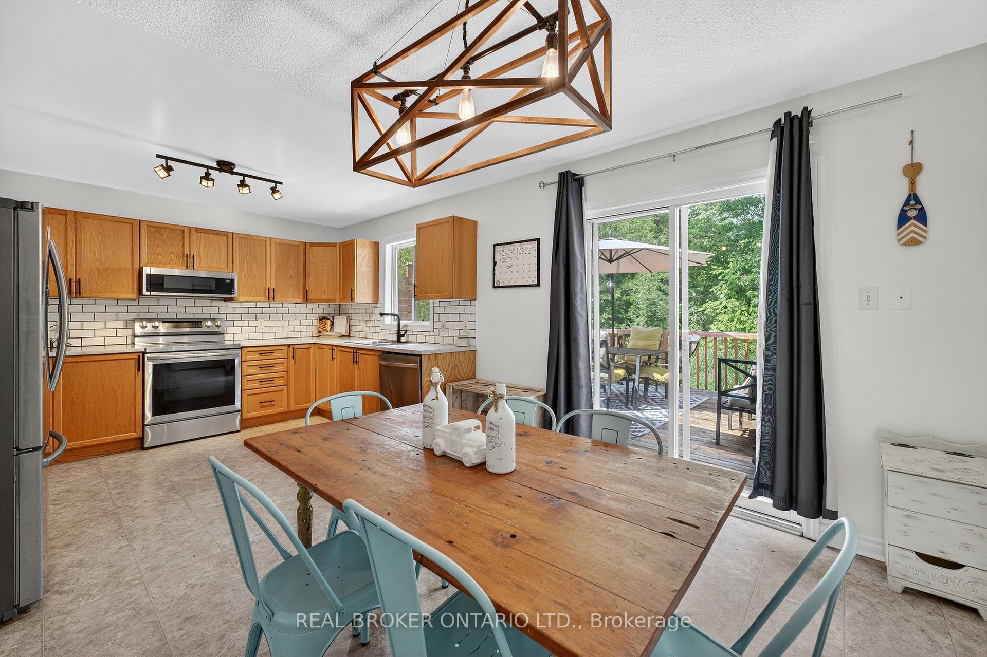 Photo 8 of 7935 Park Lane Crescent, Ramara, Rural Ramara — HOMEH