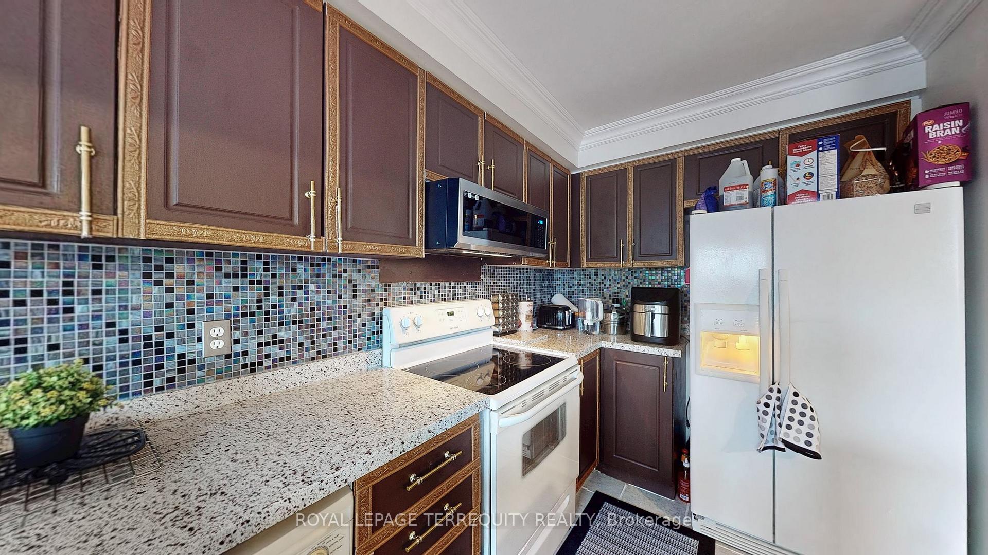Photo 10 of 101 Cottingham Crescent, Oshawa, Farewell — HOMEH