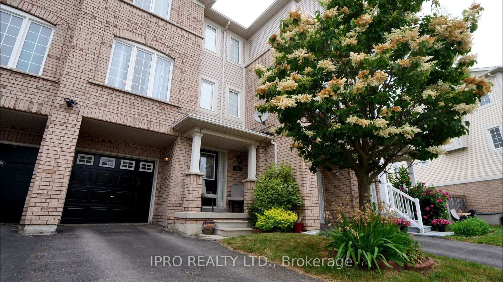 Front of 906 Bourne Crescent