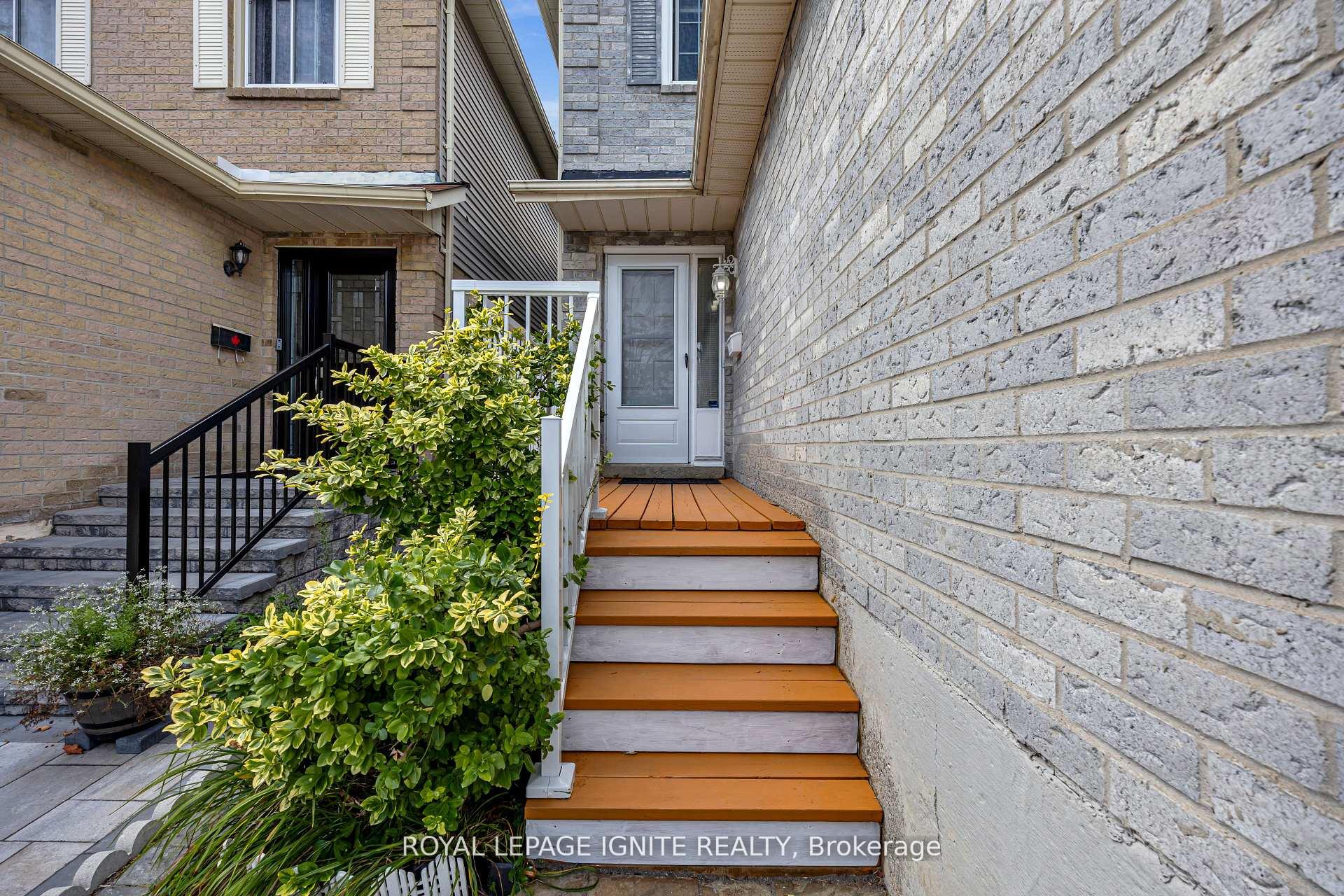 Photo 3 of 2156 Duberry Drive, Pickering, Brock Ridge — HOMEH