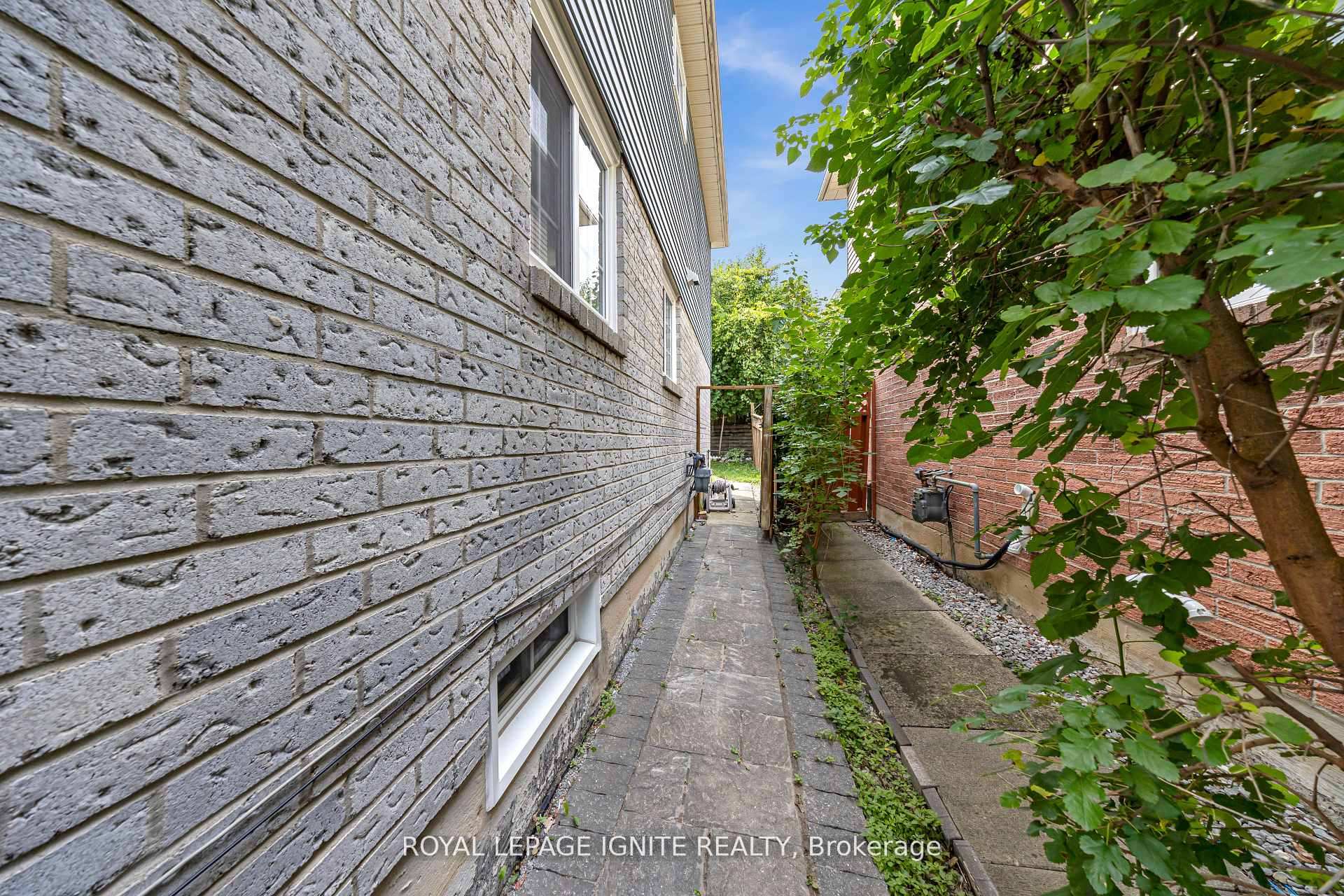 Photo 7 of 2156 Duberry Drive, Pickering, Brock Ridge — HOMEH