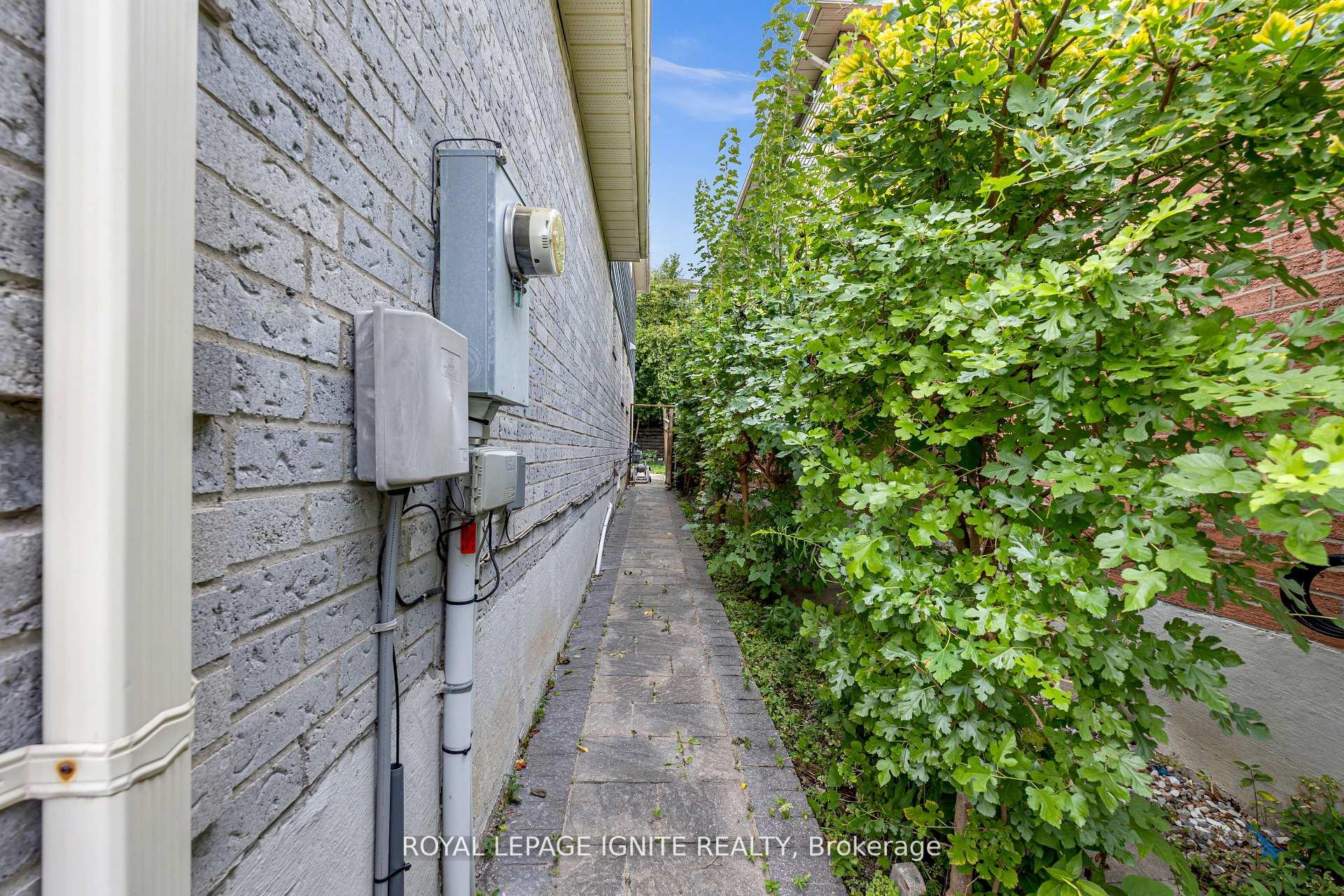 Photo 8 of 2156 Duberry Drive, Pickering, Brock Ridge — HOMEH