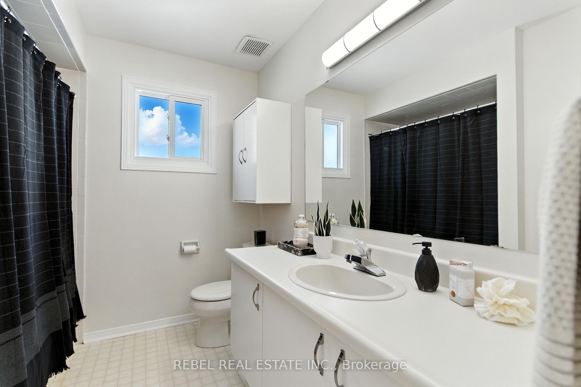 Photo 10 of 696 Atwood Crescent, Pickering, West Shore — HOMEH
