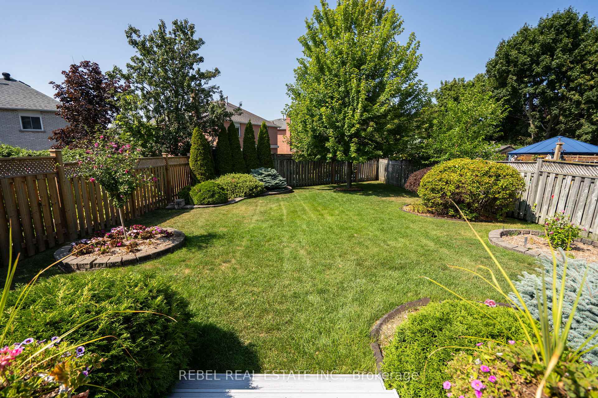 Photo 19 of 696 Atwood Crescent, Pickering, West Shore — HOMEH