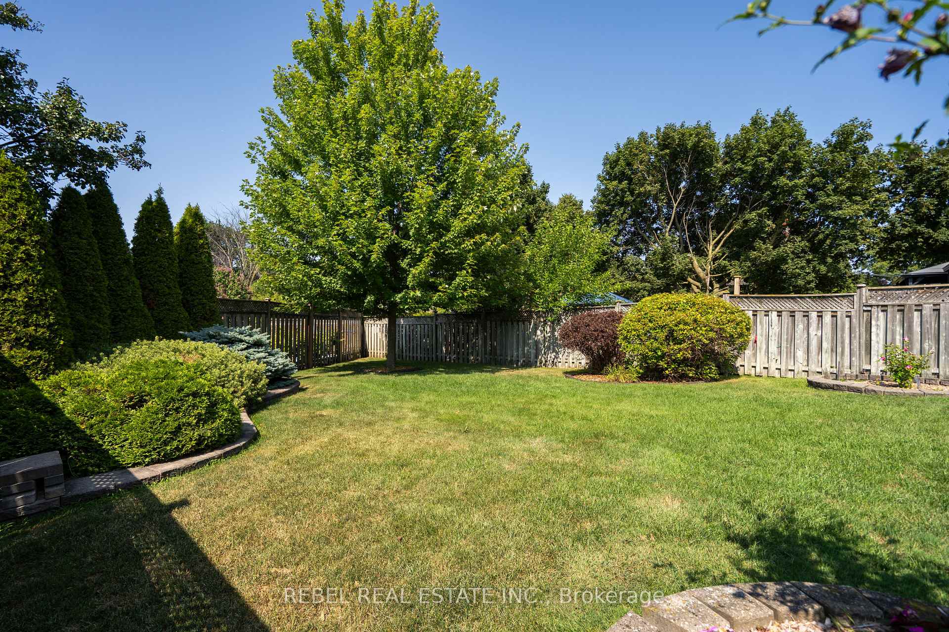 Photo 20 of 696 Atwood Crescent, Pickering, West Shore — HOMEH