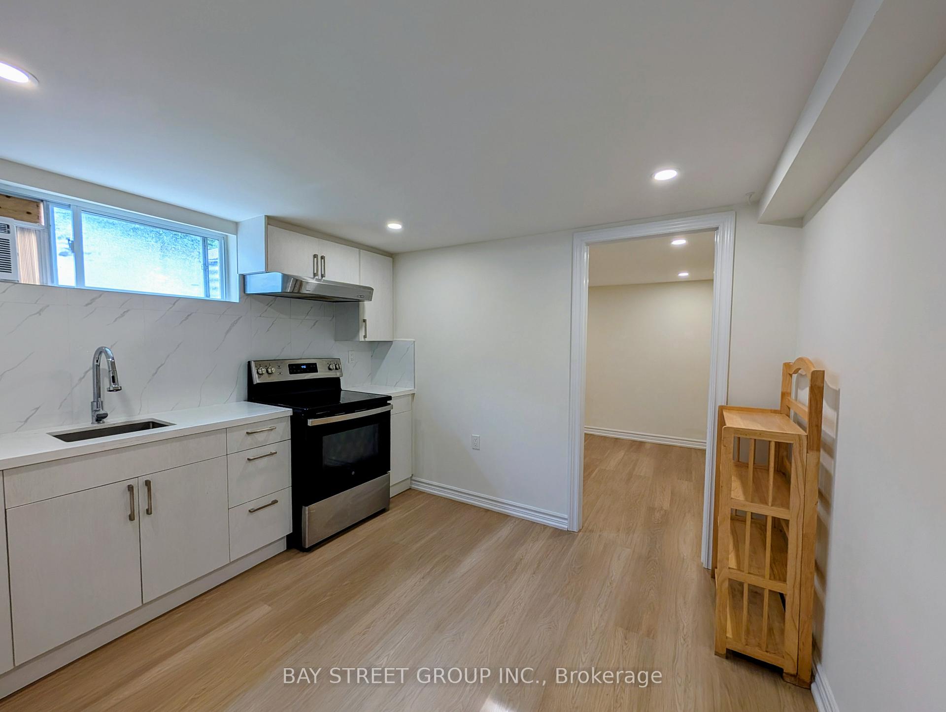 Photo 8 of Unit Unit 2, 892 Carnaby Crescent, Oshawa, Centennial — HOMEH