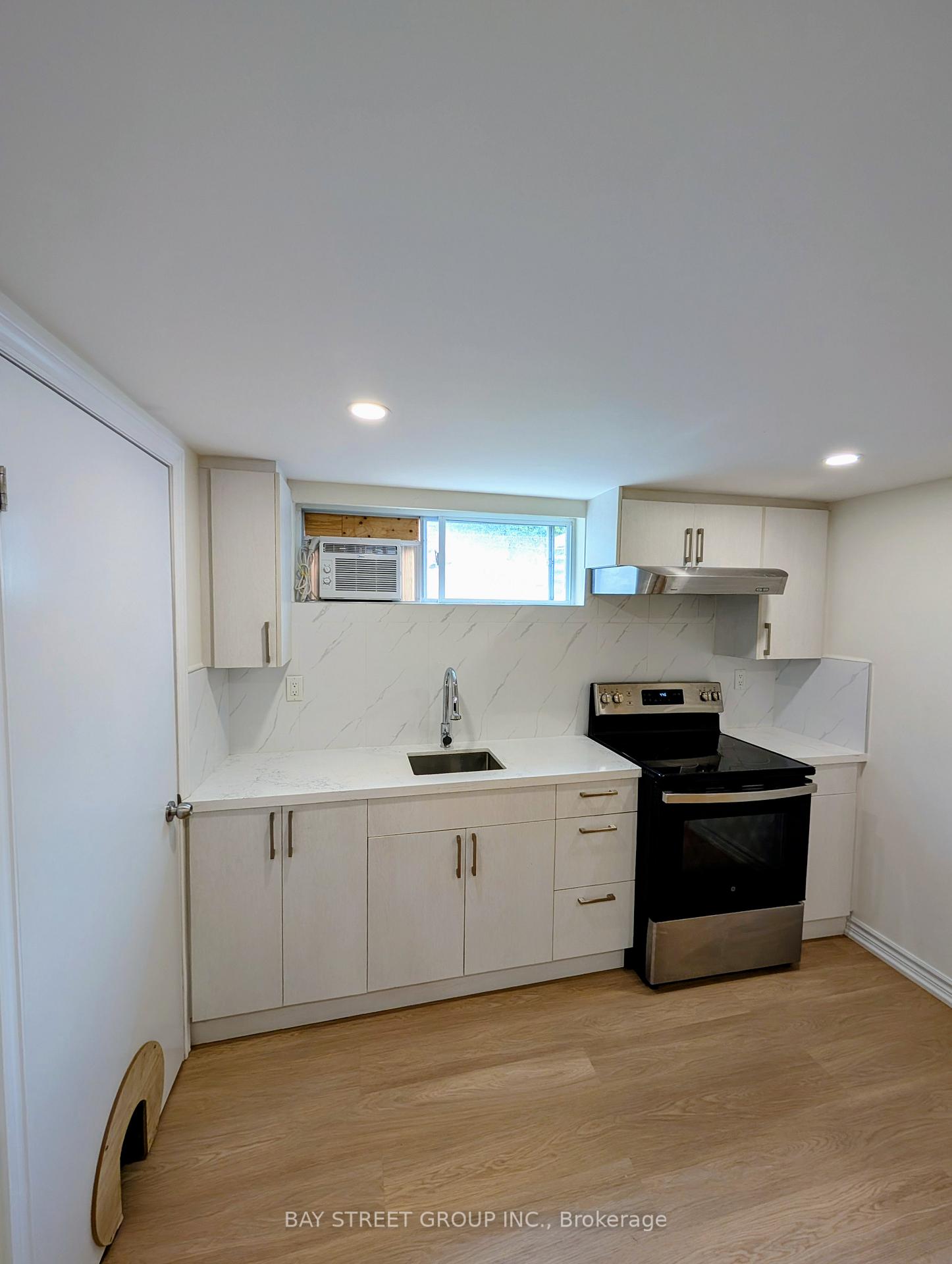 Photo 10 of Unit Unit 2, 892 Carnaby Crescent, Oshawa, Centennial — HOMEH