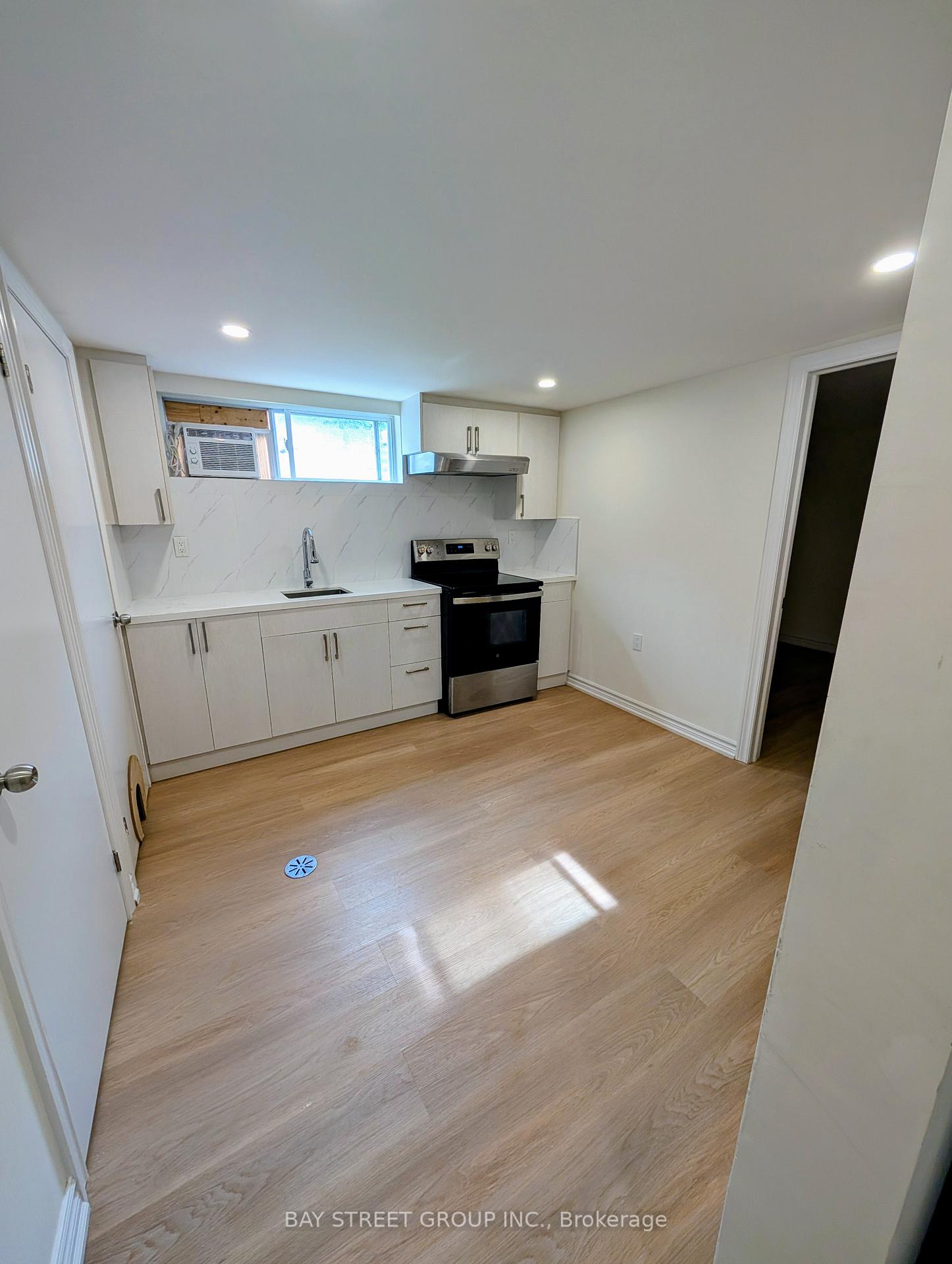 Photo 12 of Unit Unit 2, 892 Carnaby Crescent, Oshawa, Centennial — HOMEH