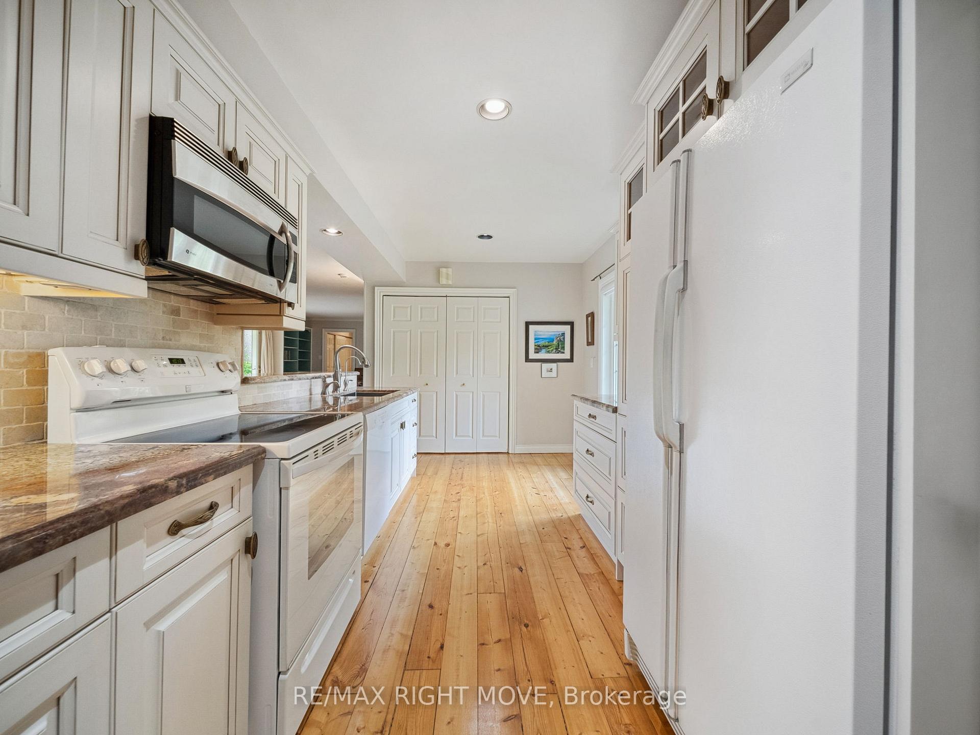 Photo 16 of 7736 Riverleigh Drive, Ramara, Rural Ramara — HOMEH