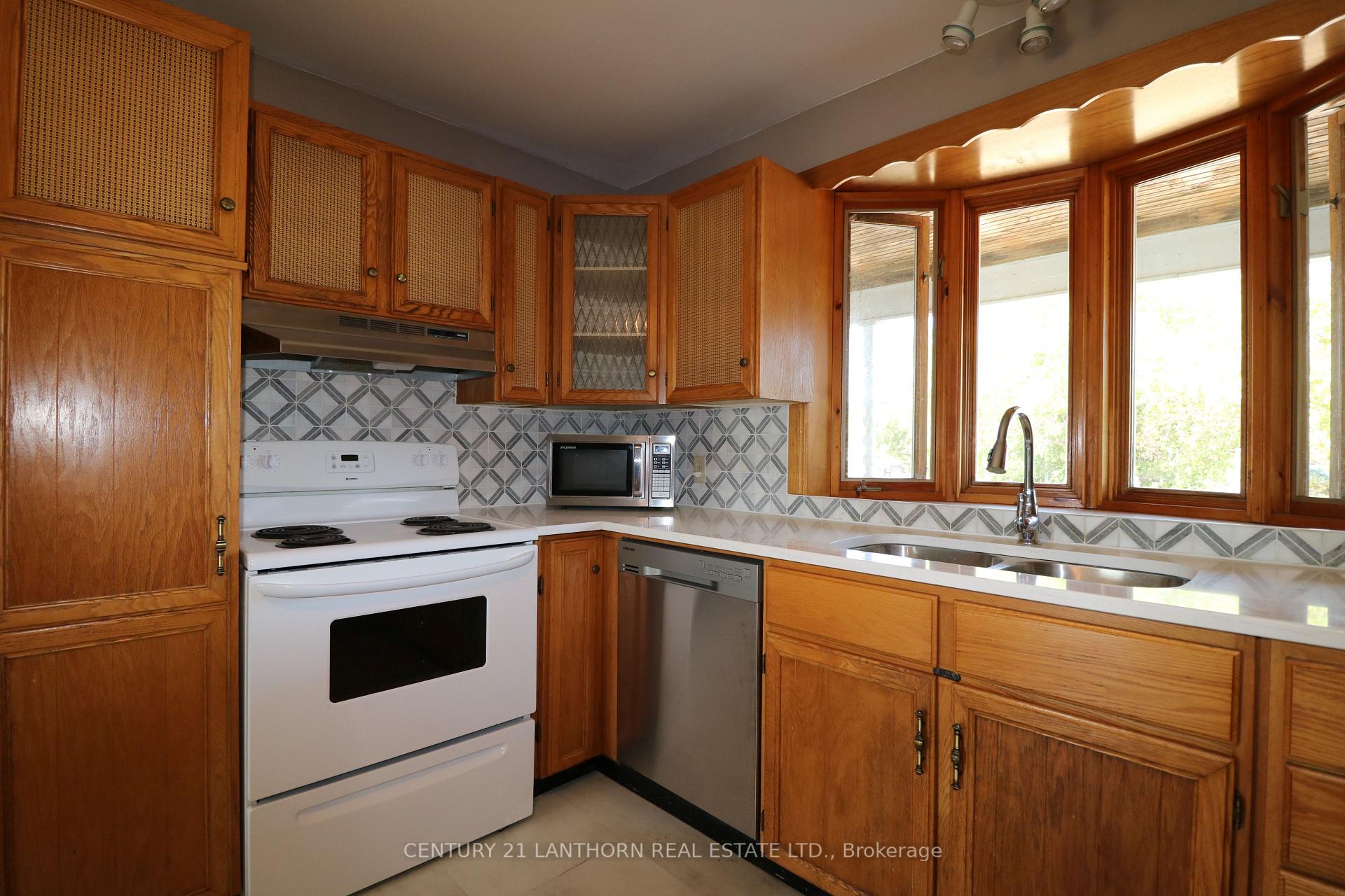 Photo 12 of 3090 County Rd 10, Prince Edward County, South Marysburg Ward — HOMEH