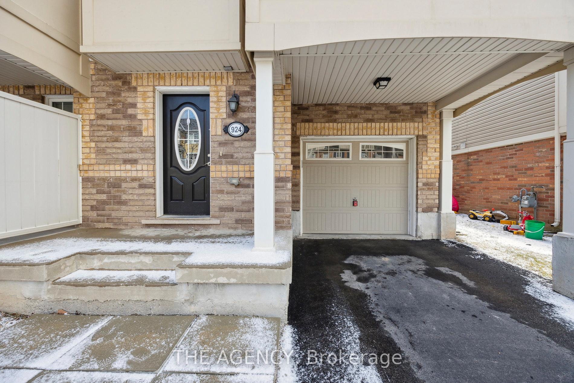 Photo 3 of 924 Nadalin Heights, Milton, Willmott — HOMEH