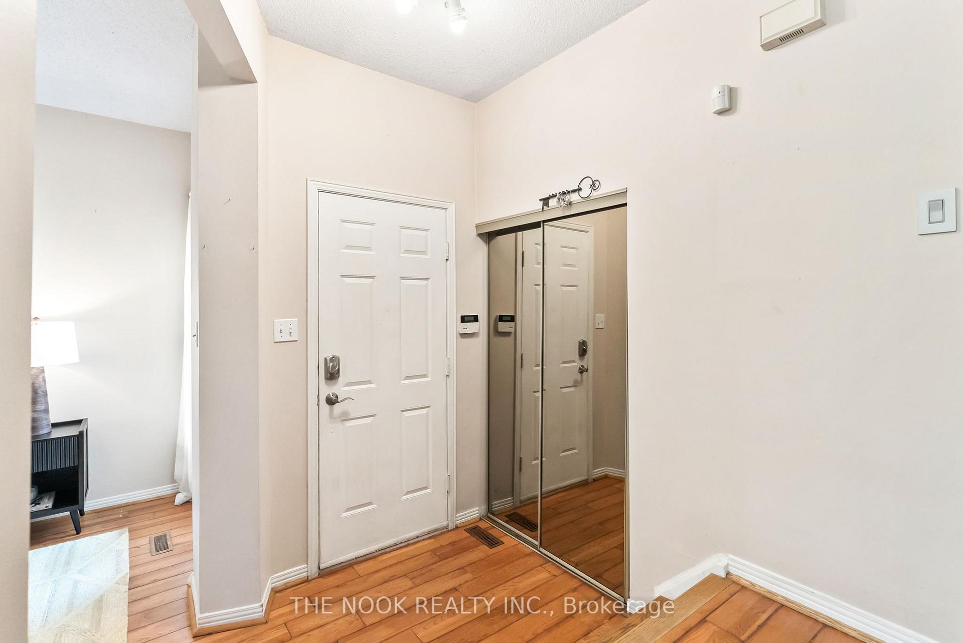 Photo 2 of 1041 Meadowridge Crescent, Pickering, Liverpool — HOMEH