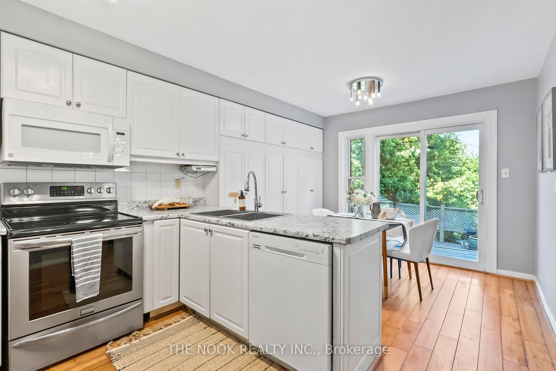 Photo 4 of 1041 Meadowridge Crescent, Pickering, Liverpool — HOMEH