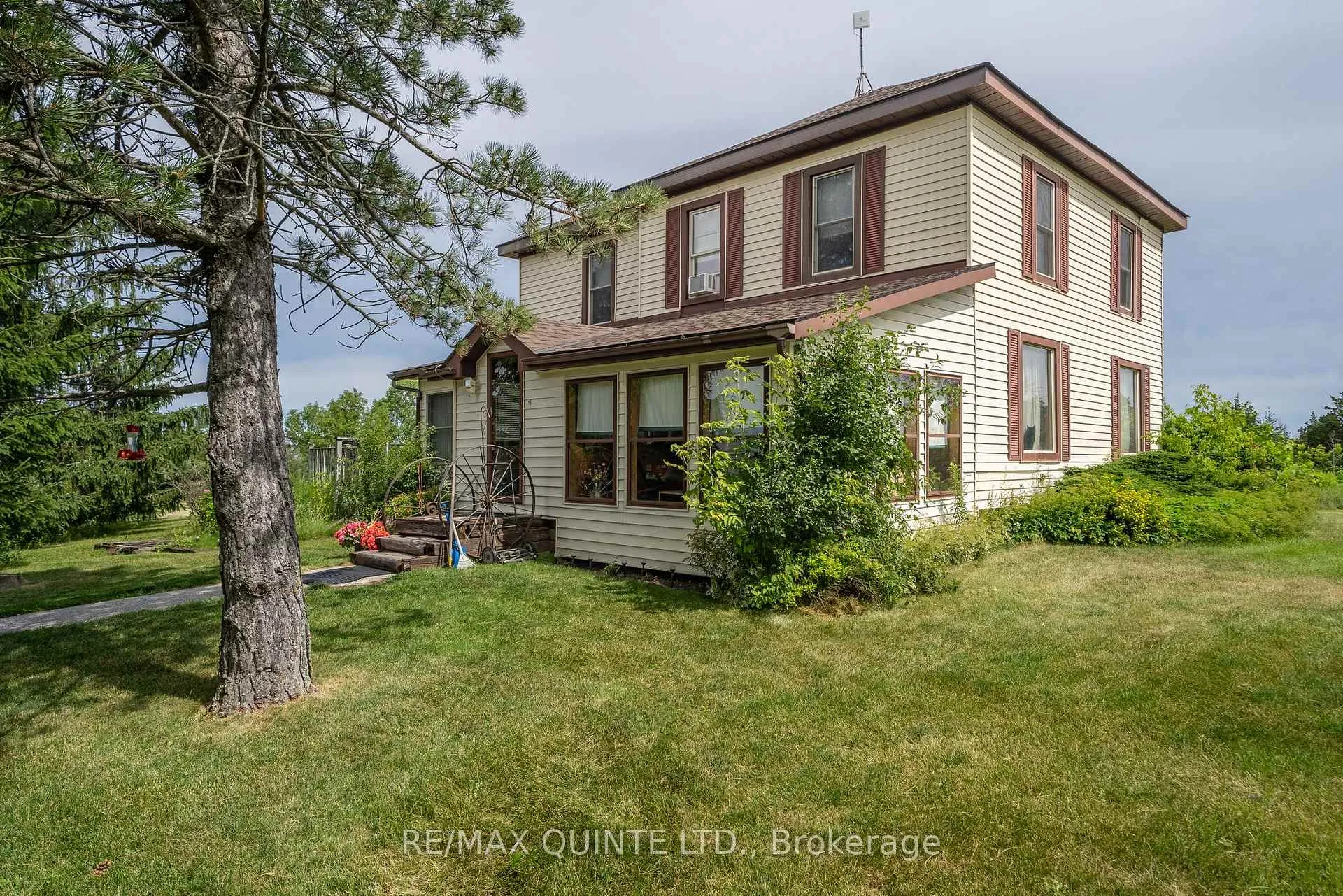Front of 595 Elmbrook Road