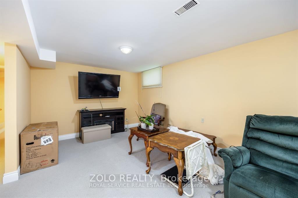 Photo 11 of 515 Crystal Drive, Peterborough, Ashburnham Ward 4 — HOMEH