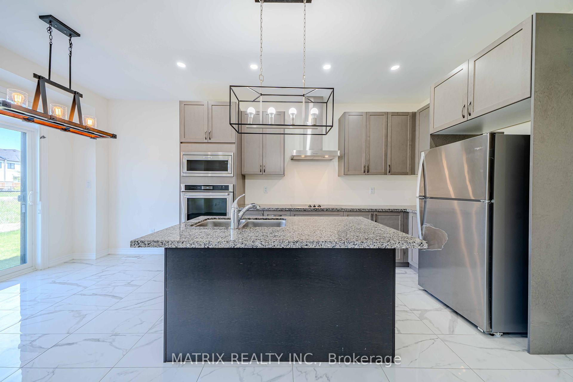 Photo 8 of 1052 Skyridge Boulevard, Pickering, Rural Pickering — HOMEH