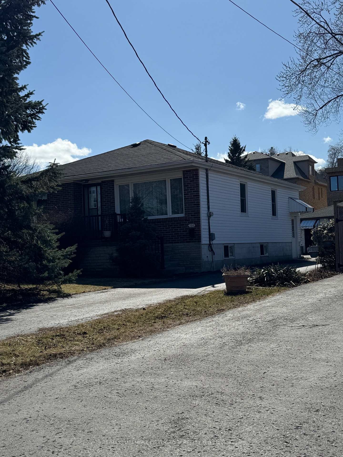 Photo 2 of 700 Victory Drive, Pickering, West Shore — HOMEH