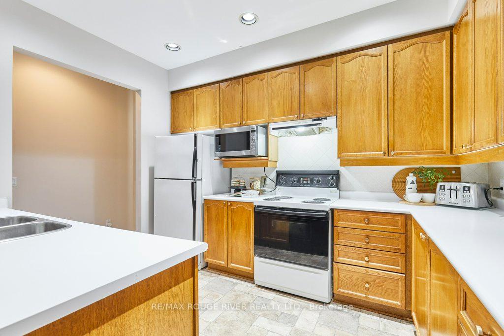 Photo 9 of 1622 Valley Ridge Crescent, Pickering, Highbush — HOMEH