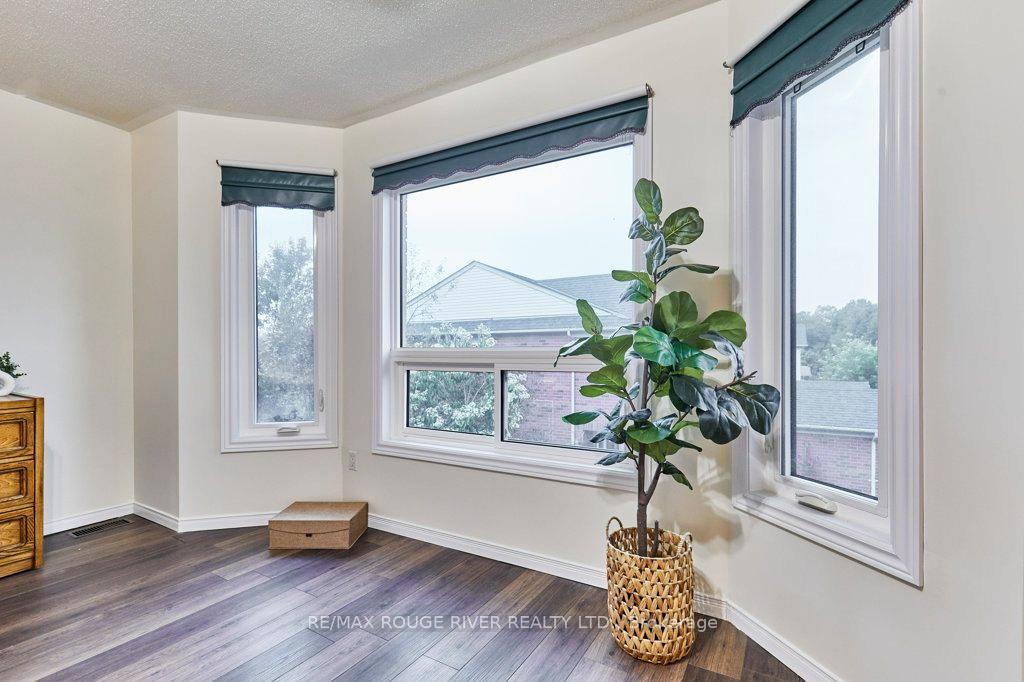 Photo 18 of 1622 Valley Ridge Crescent, Pickering, Highbush — HOMEH