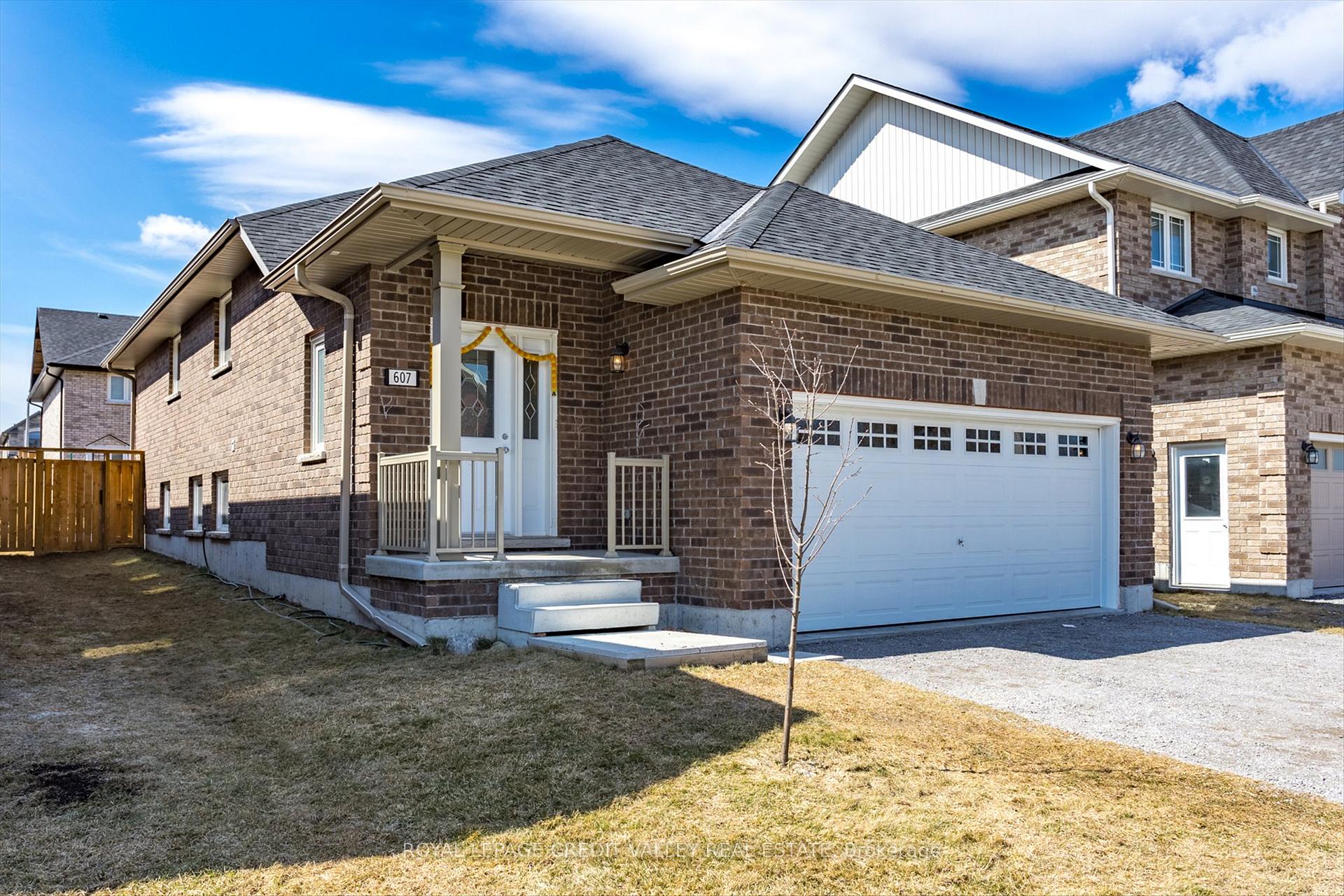 Photo 2 of 607 Lemay Grove E, Peterborough, Monaghan Ward 2 — HOMEH