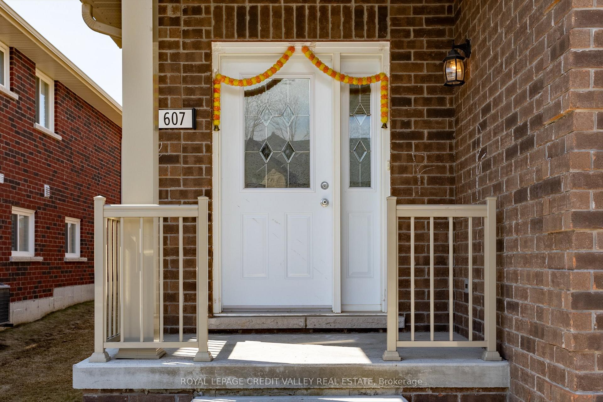 Photo 3 of 607 Lemay Grove E, Peterborough, Monaghan Ward 2 — HOMEH