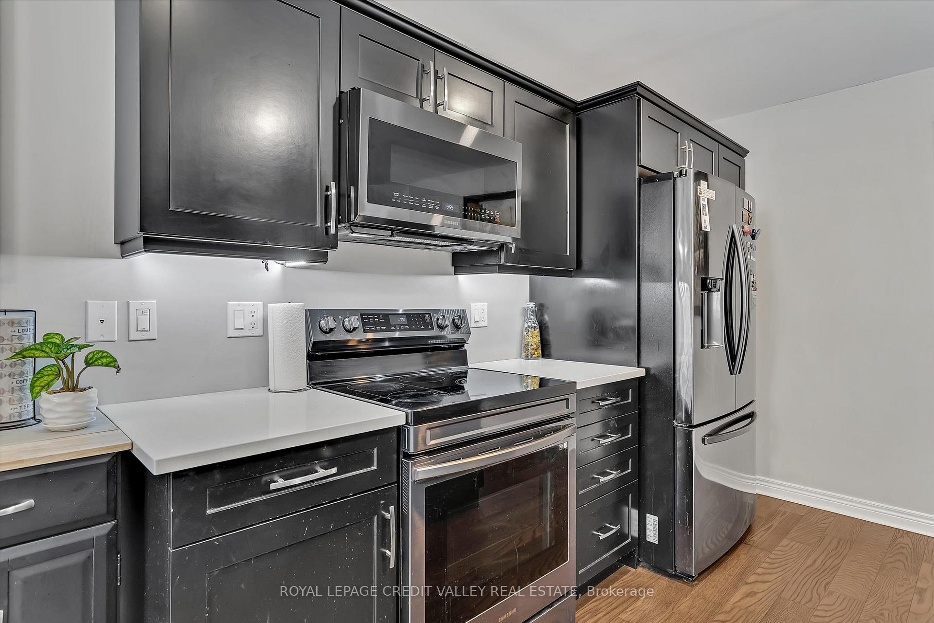 Photo 8 of 607 Lemay Grove E, Peterborough, Monaghan Ward 2 — HOMEH