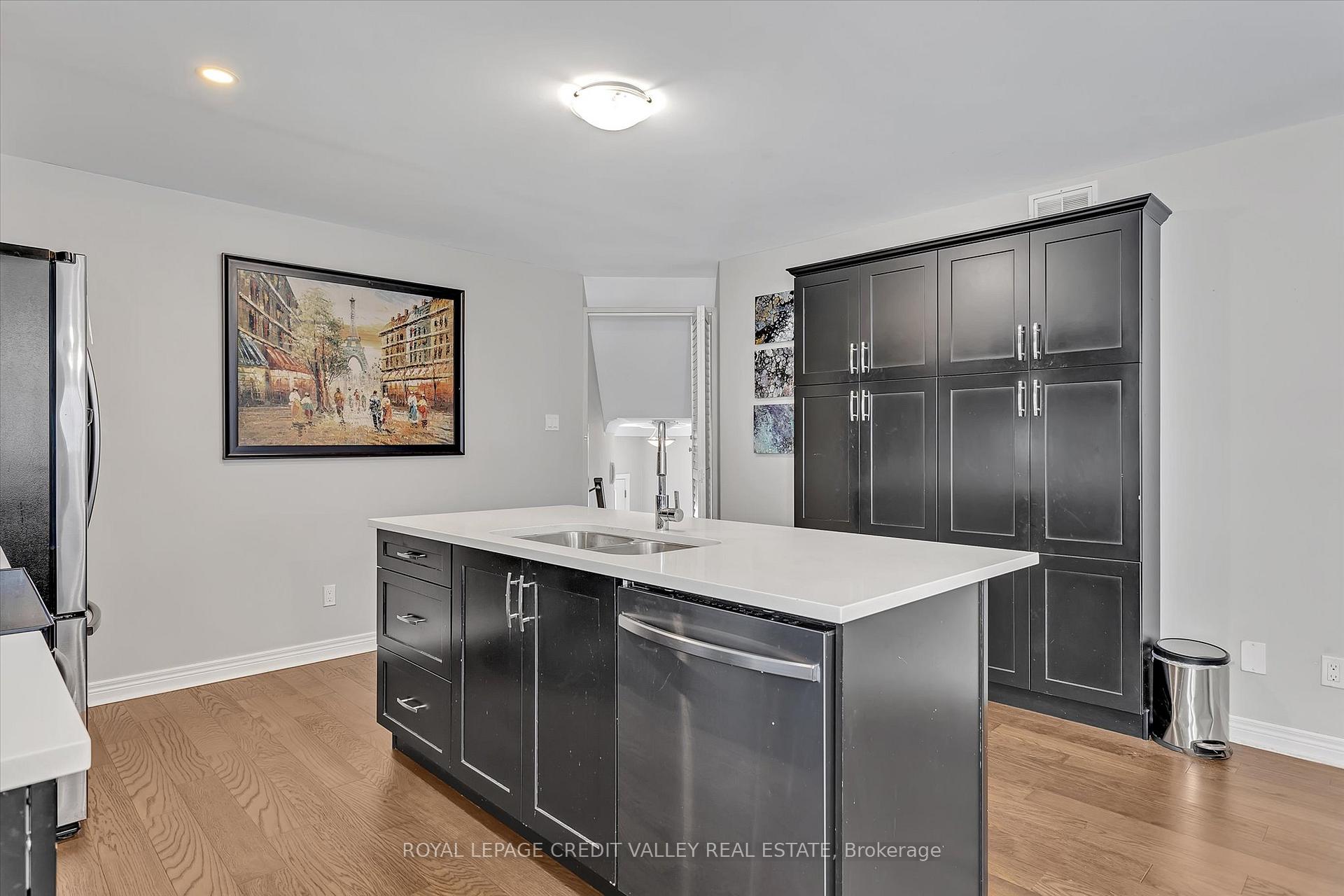Photo 9 of 607 Lemay Grove E, Peterborough, Monaghan Ward 2 — HOMEH