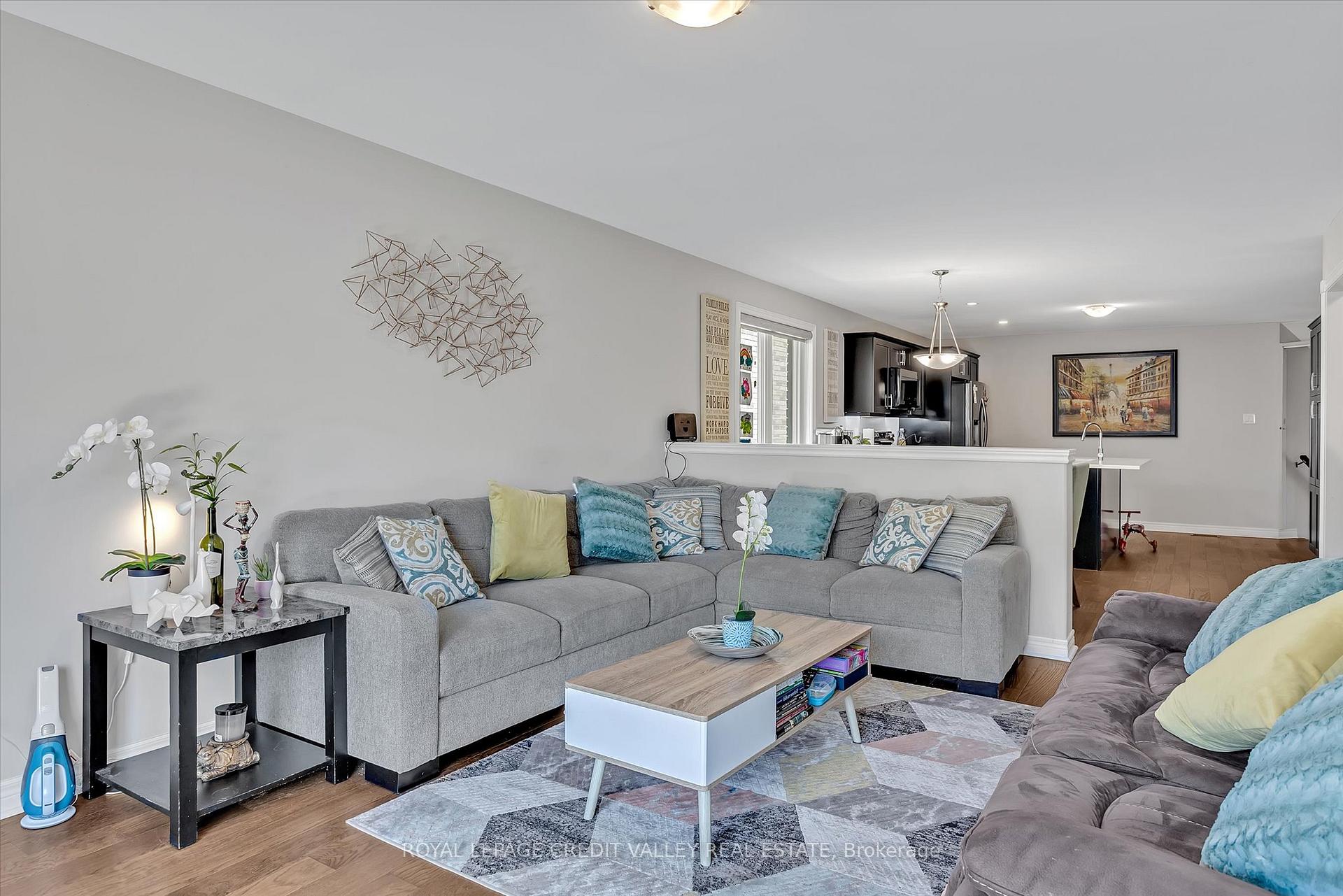 Photo 14 of 607 Lemay Grove E, Peterborough, Monaghan Ward 2 — HOMEH