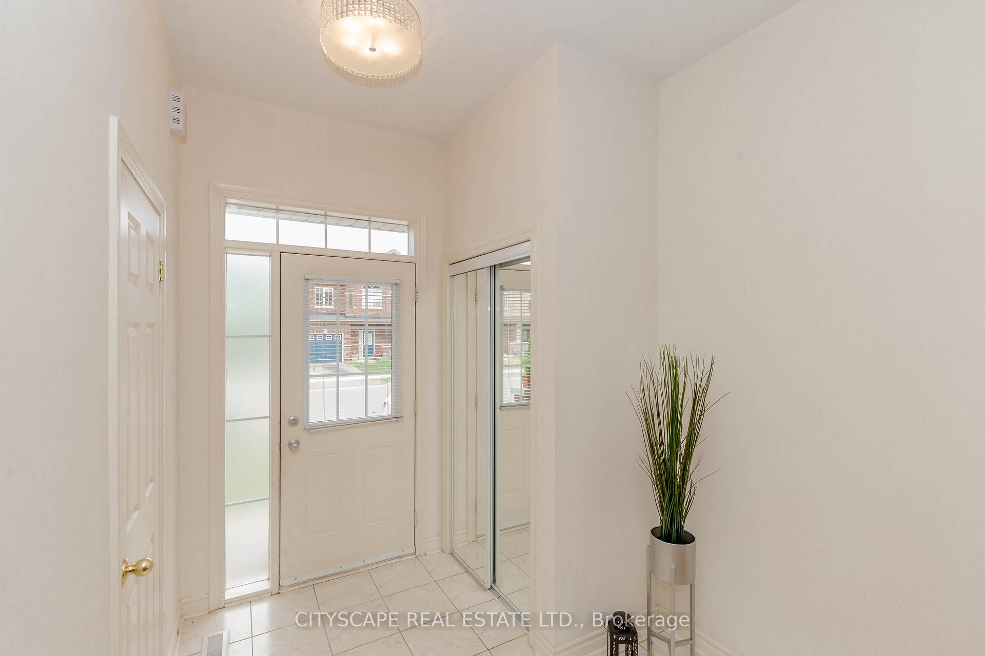 Photo 4 of 334 Hobbs Crescent, Milton, Clarke — HOMEH