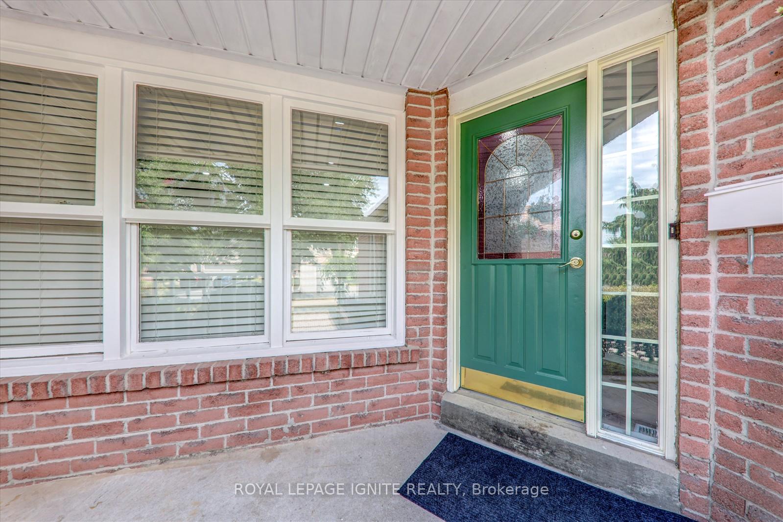 Photo 4 of 1007 Maury Crescent, Pickering, Liverpool — HOMEH