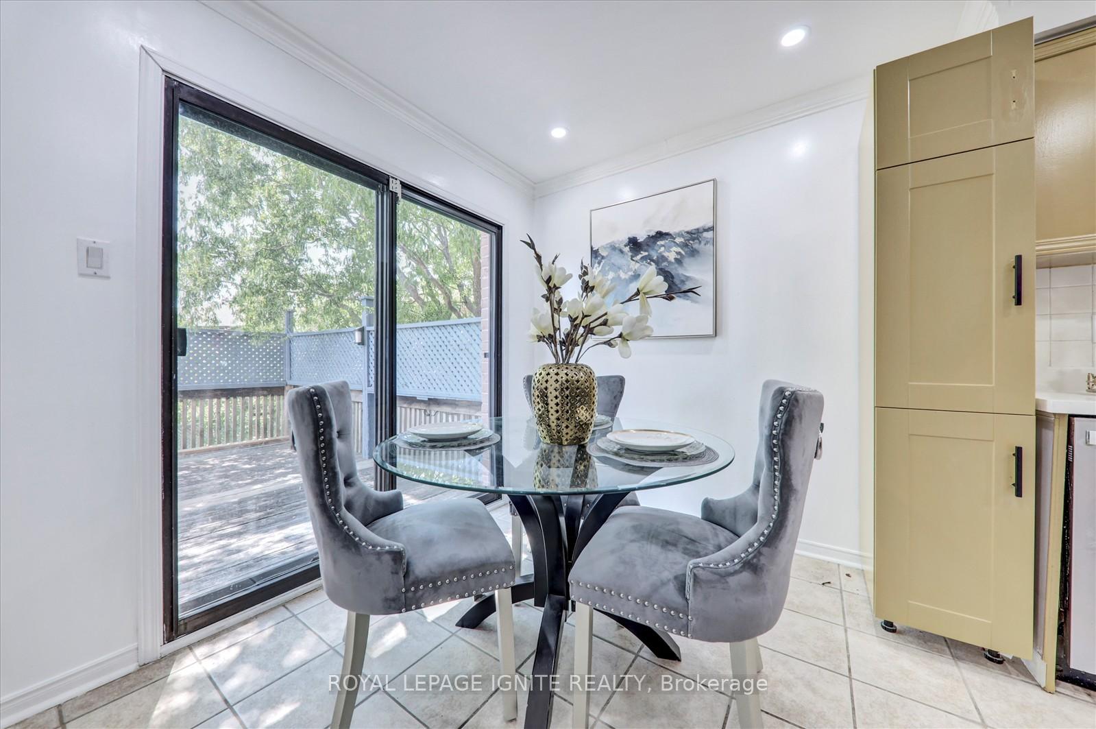 Photo 11 of 1007 Maury Crescent, Pickering, Liverpool — HOMEH