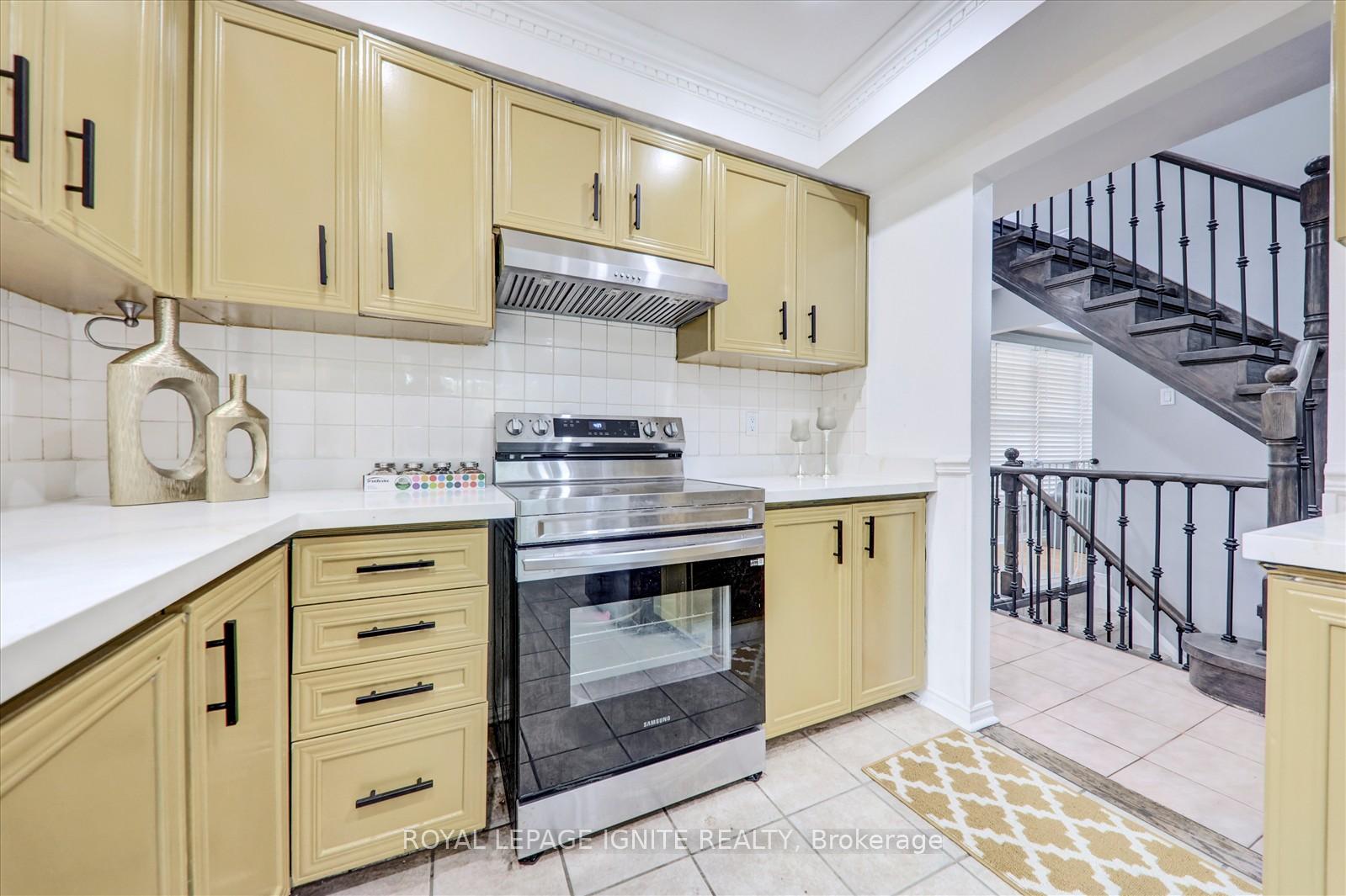Photo 12 of 1007 Maury Crescent, Pickering, Liverpool — HOMEH