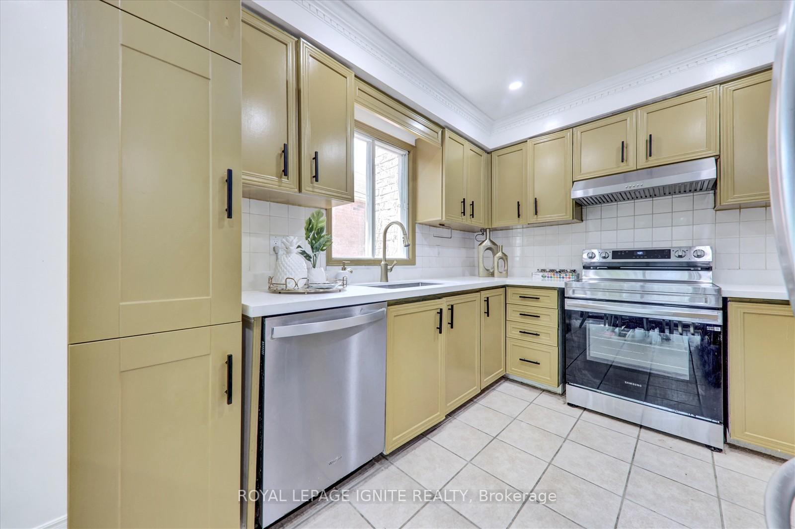 Photo 13 of 1007 Maury Crescent, Pickering, Liverpool — HOMEH