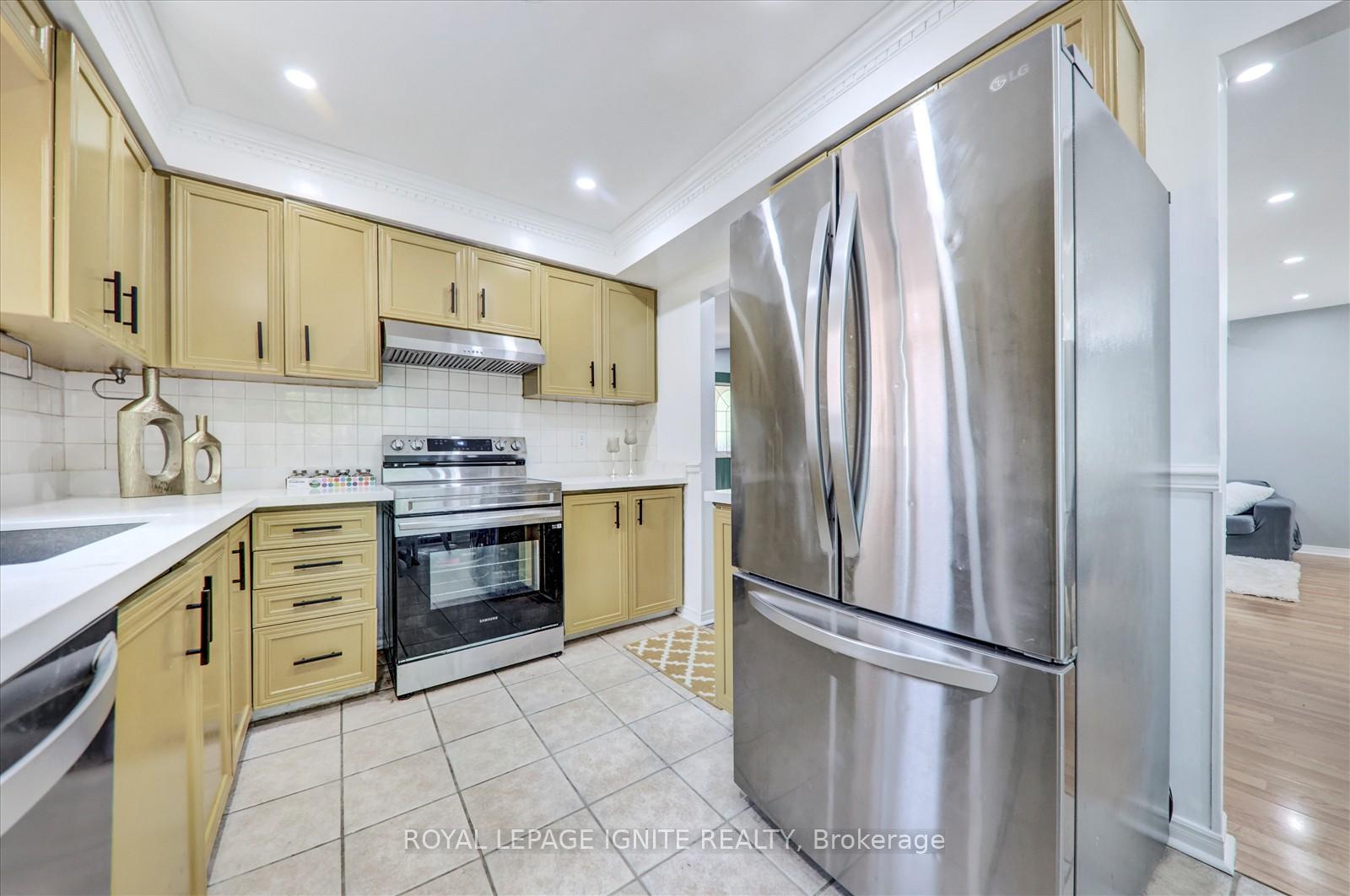 Photo 14 of 1007 Maury Crescent, Pickering, Liverpool — HOMEH