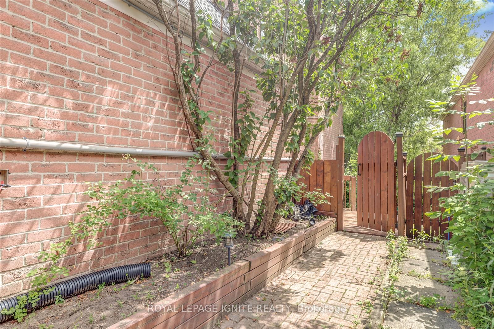 Photo 35 of 1007 Maury Crescent, Pickering, Liverpool — HOMEH
