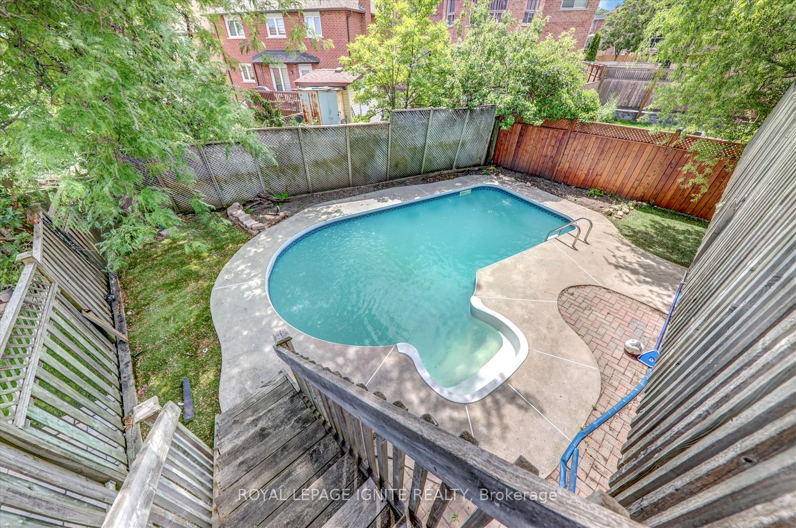 Photo 38 of 1007 Maury Crescent, Pickering, Liverpool — HOMEH