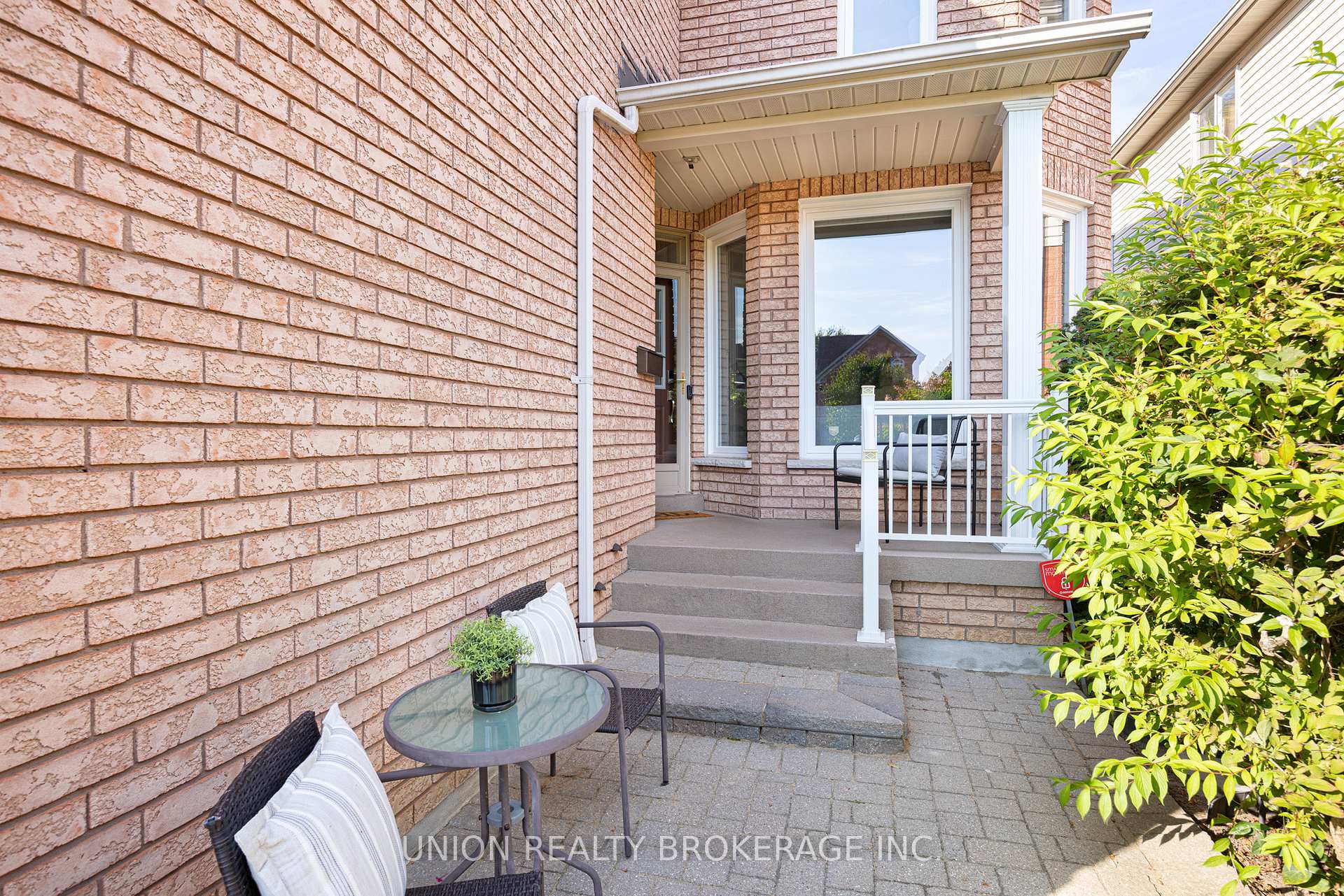 Photo 2 of 1748 Autumn Crescent, Pickering, Amberlea — HOMEH