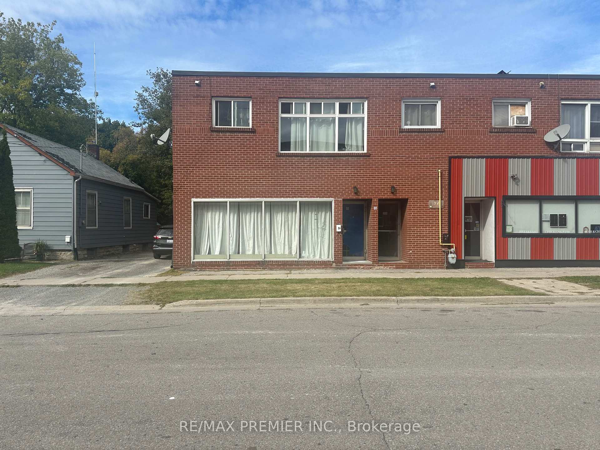 Photo 3 of 92 Wolfe Street, Oshawa, Lakeview — HOMEH