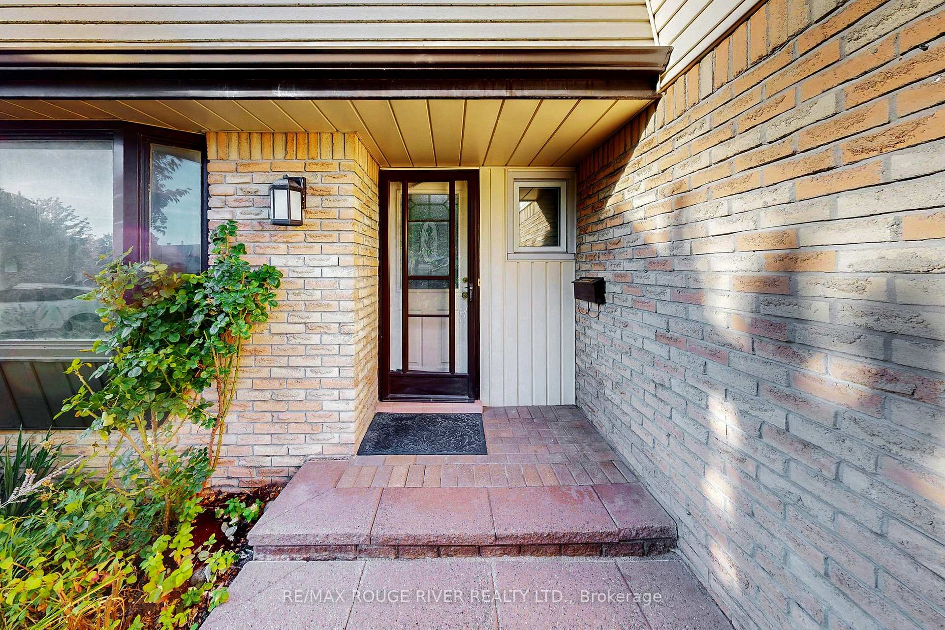 Photo 2 of 1865 Cricket Lane, Pickering, Amberlea — HOMEH