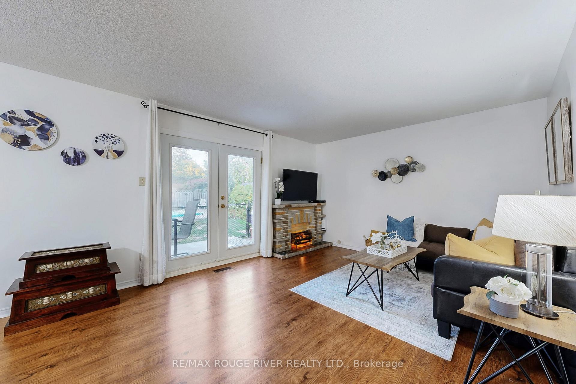 Photo 4 of 1865 Cricket Lane, Pickering, Amberlea — HOMEH