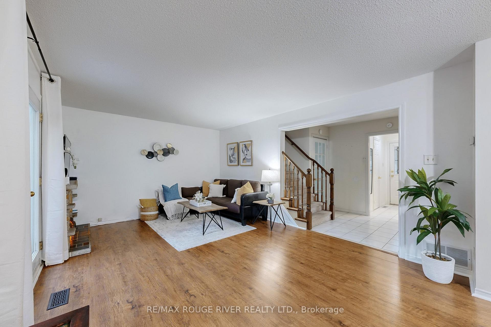 Photo 7 of 1865 Cricket Lane, Pickering, Amberlea — HOMEH