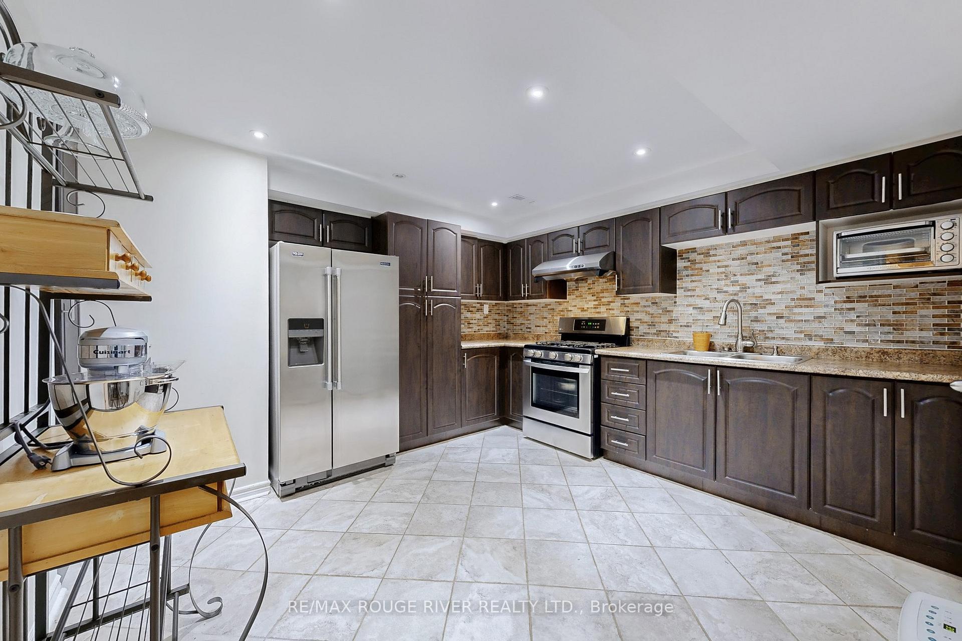 Photo 32 of 1865 Cricket Lane, Pickering, Amberlea — HOMEH