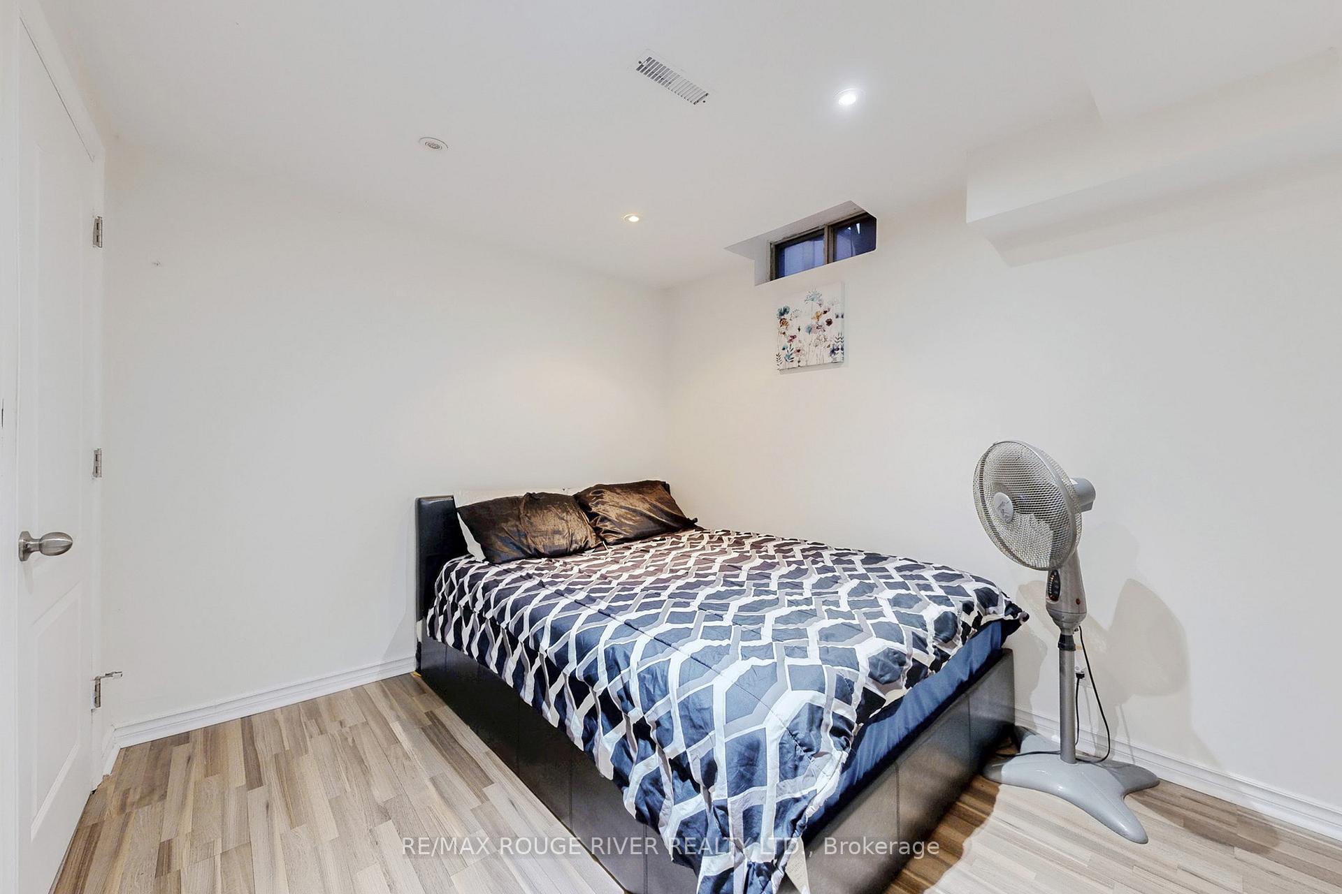 Photo 34 of 1865 Cricket Lane, Pickering, Amberlea — HOMEH